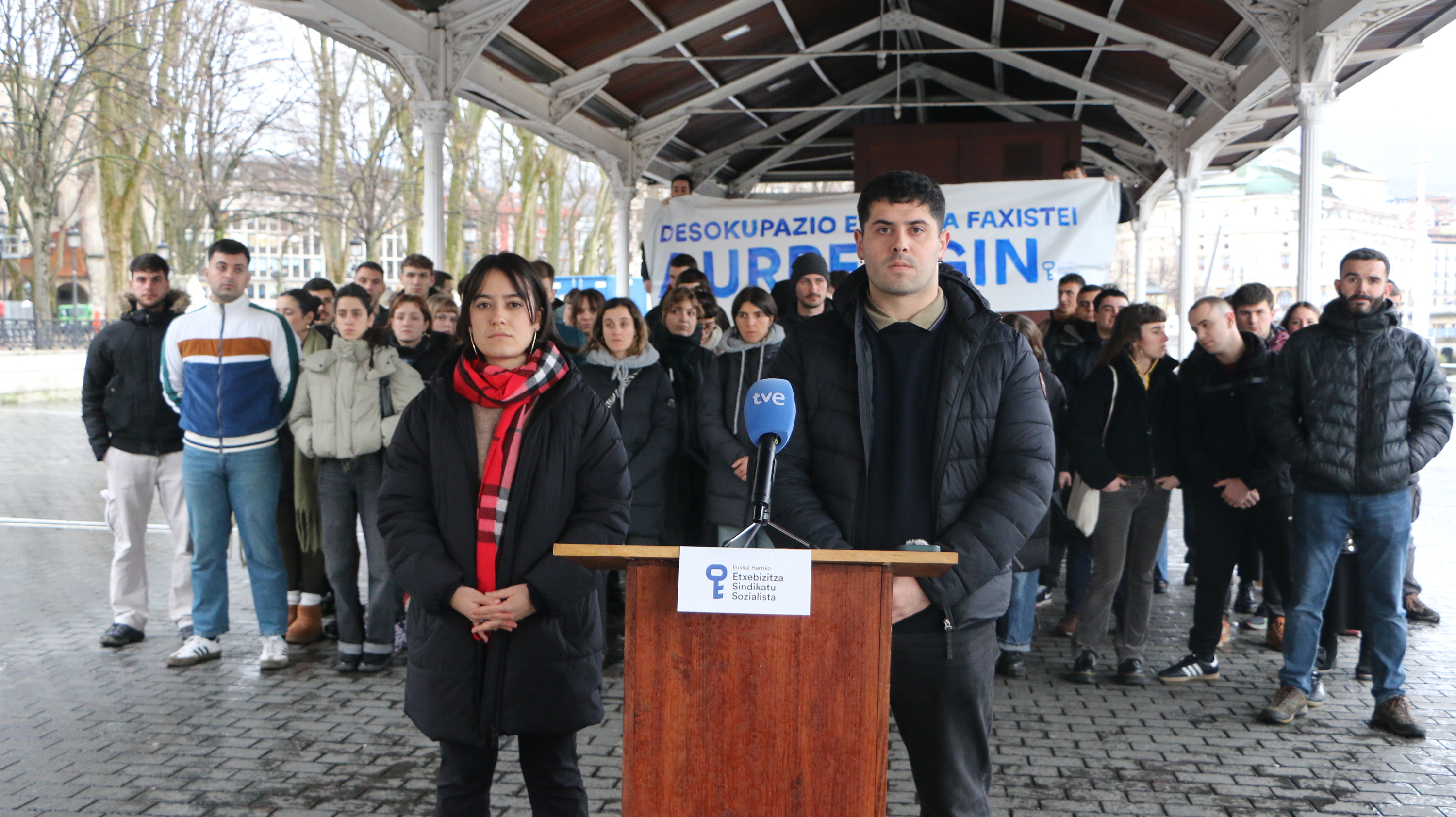 Desokuparen etorreraz ohartarazi du etxebizitza sindikatuak gaur Bilbon. ETXEBIZITZA SINDIKATU SOZIALISTA