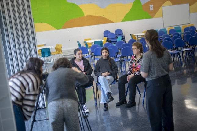 Karla Tejerina, Haizea Garcia eta Garbiñe Agirre, elkarrizketa grabatzearen unean. JAIZKI FONTANEDA / FOKU