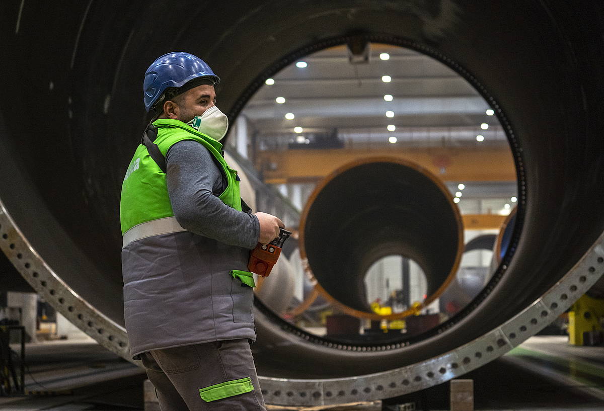 Haizea Windeko langile bat lanean, Santurtzin, artxiboko irudi batean. MARISOL RAMIREZ / FOKU