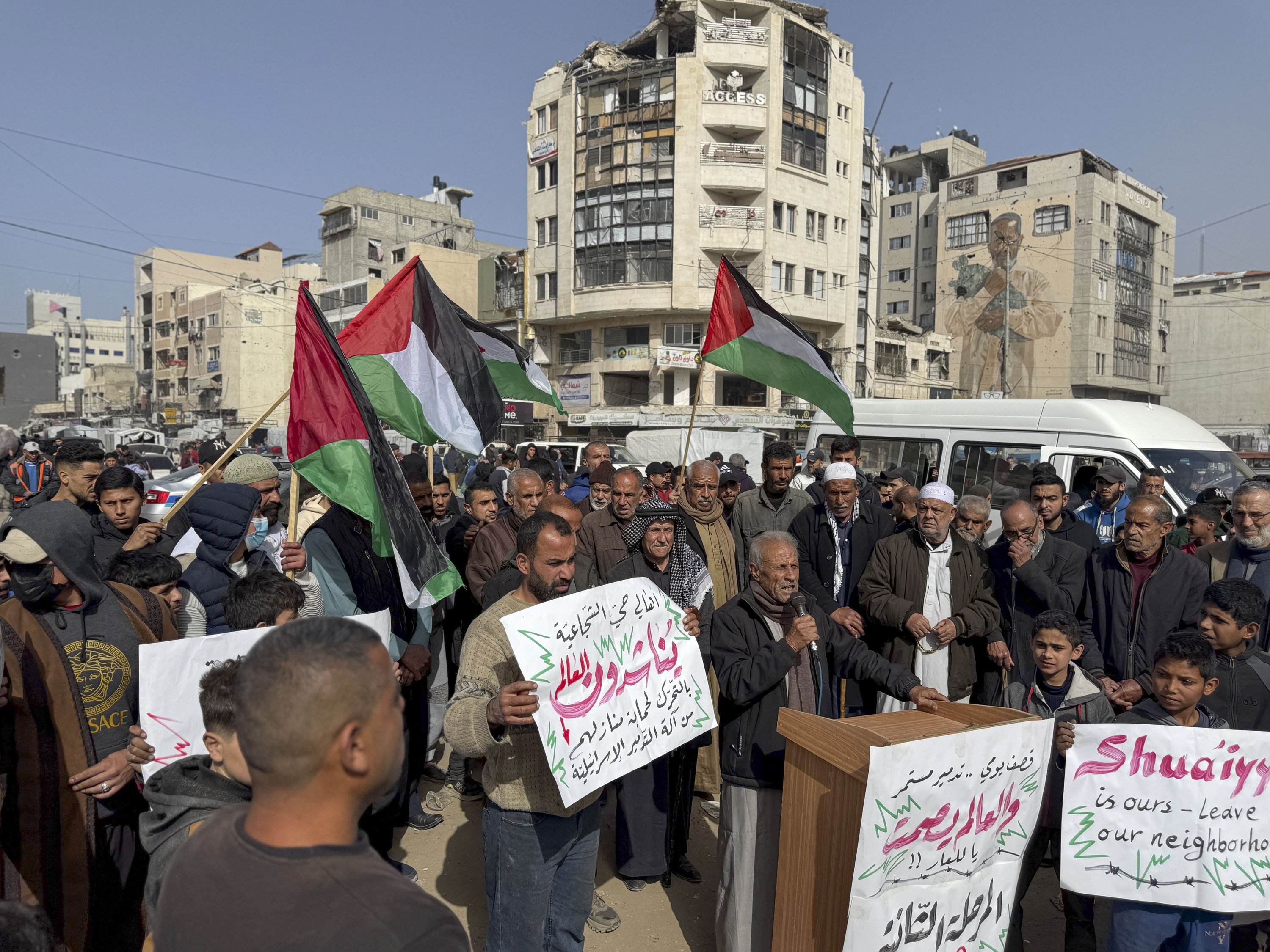 Gazako herritarrak gaur egin duten protesta batean. AHMAD AWAR / EFE
