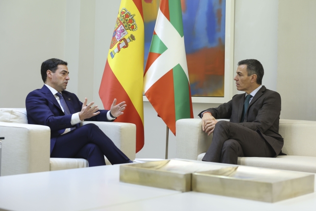 Pradales eta Sanchez aurrez aurre, Madrilen izandako bileran. KIKO HUESCA / EFE