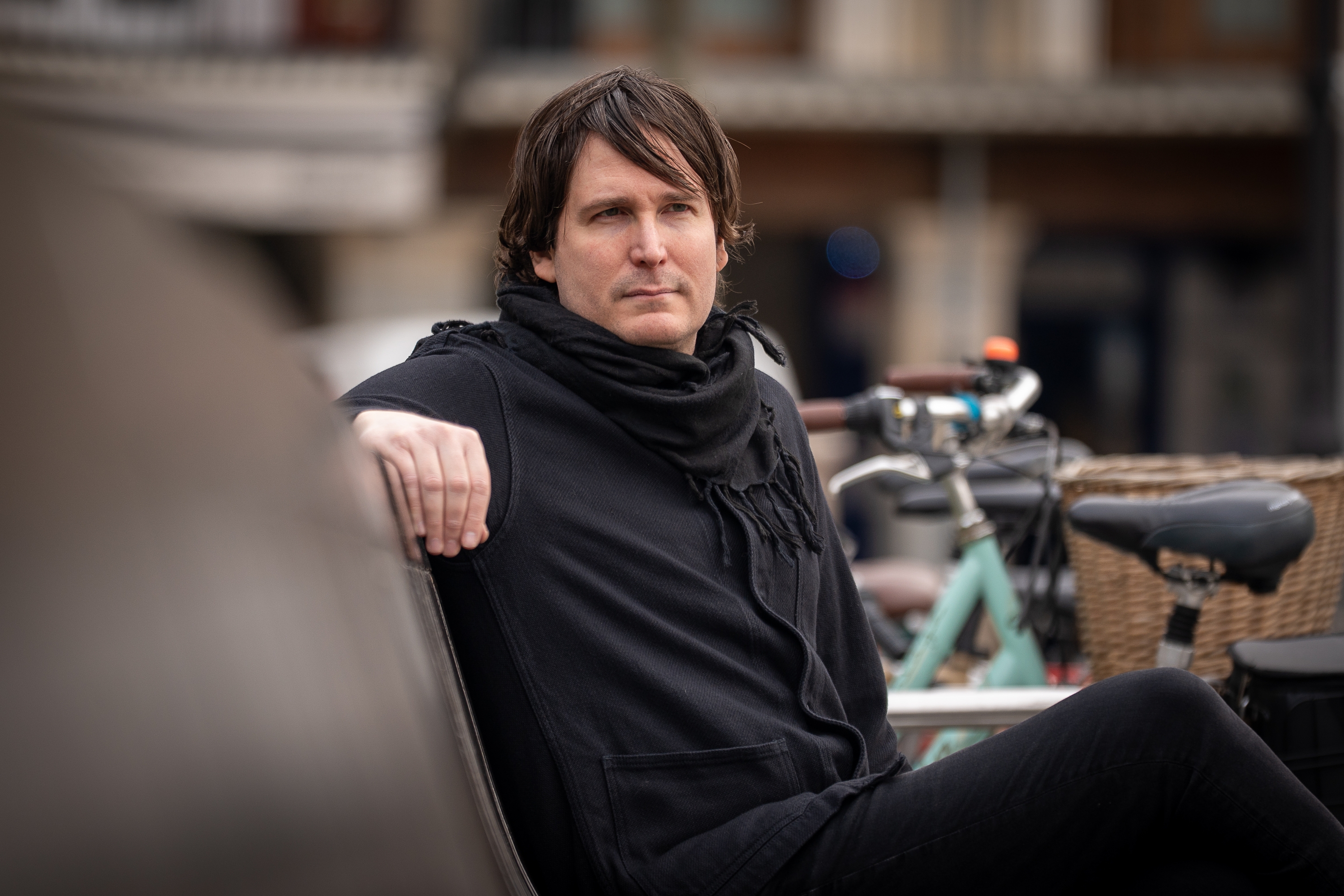 Rafael Anton Irisarri musikaria, iragan astean, Iruñeko Gazteluko plazan. AITOR KARASATORRE / FOKU