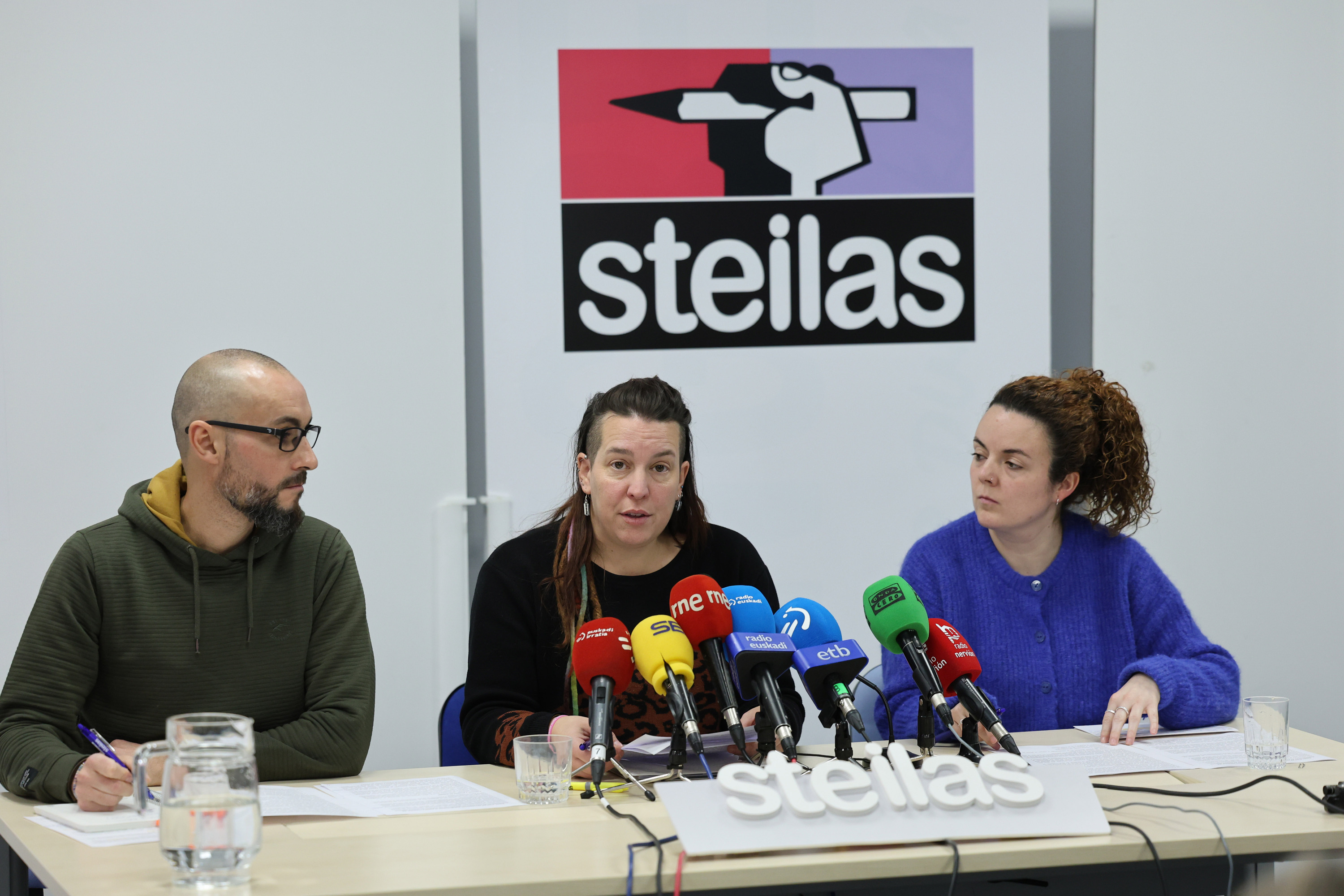 Steilas sindikatuko ordezkariak, gaur Bilbon egin duten agerraldian. OSKAR MATXIN EDESA / FOKU