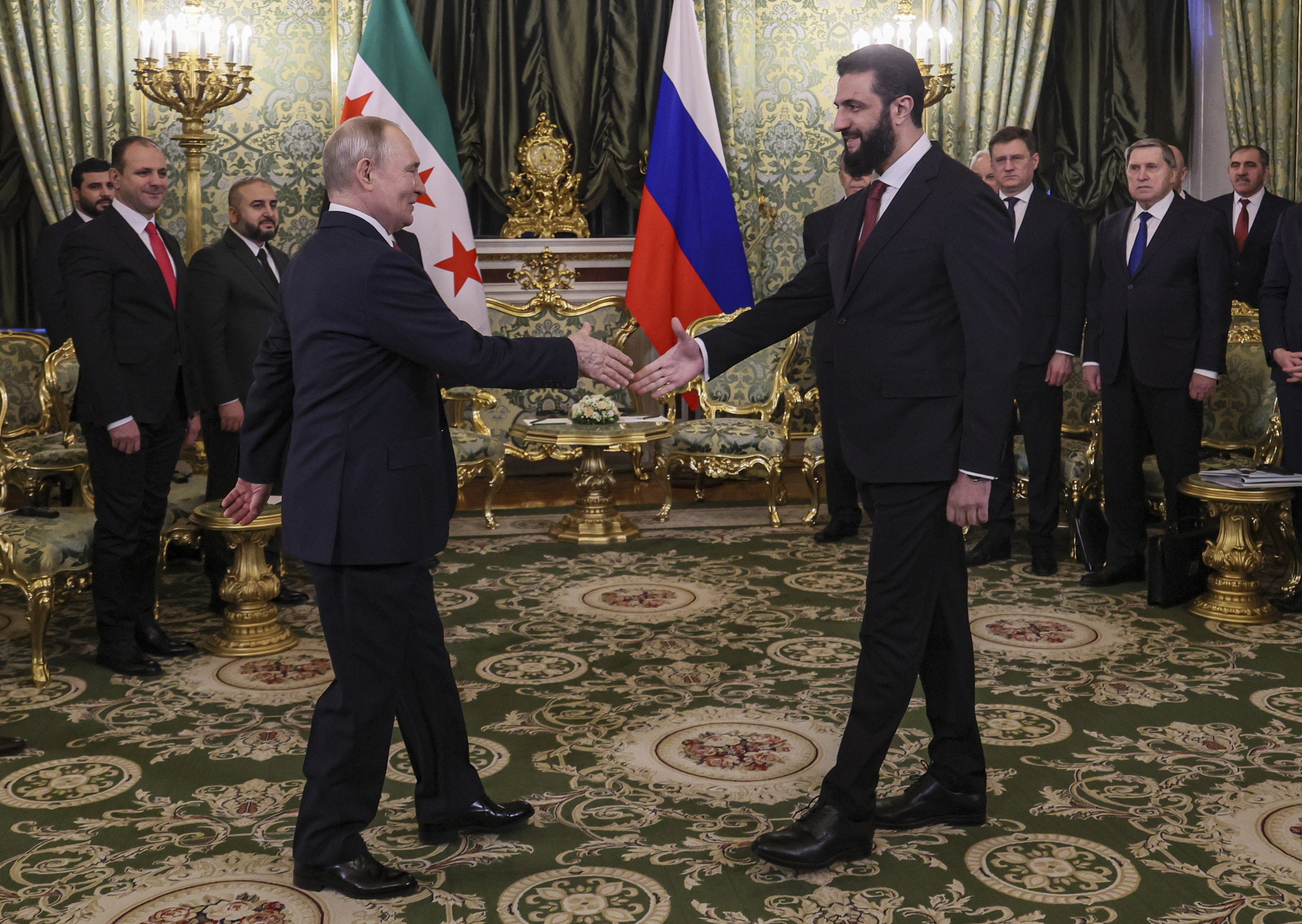 Vladimir Putin Errusiako presidentea eta Ahmed al-Xaraa Siriakoa, gaur, Moskun. MAXIM SHIPENKOV / EFE