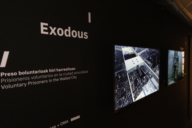 Erakusketako panelean ikus daiteke Koolhasek diseinu zuena. MAIALEN ANDRES / FOKU