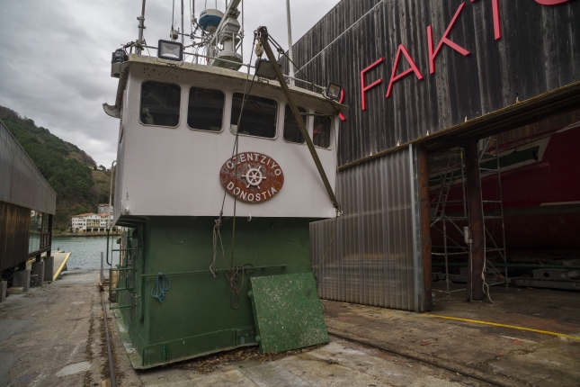 Ontziaren kabina, faktoriaren kanpoaldean. JON URBE / FOKU Ontziaren kabina, faktoriaren kanpoaldean. JON URBE / FOKU