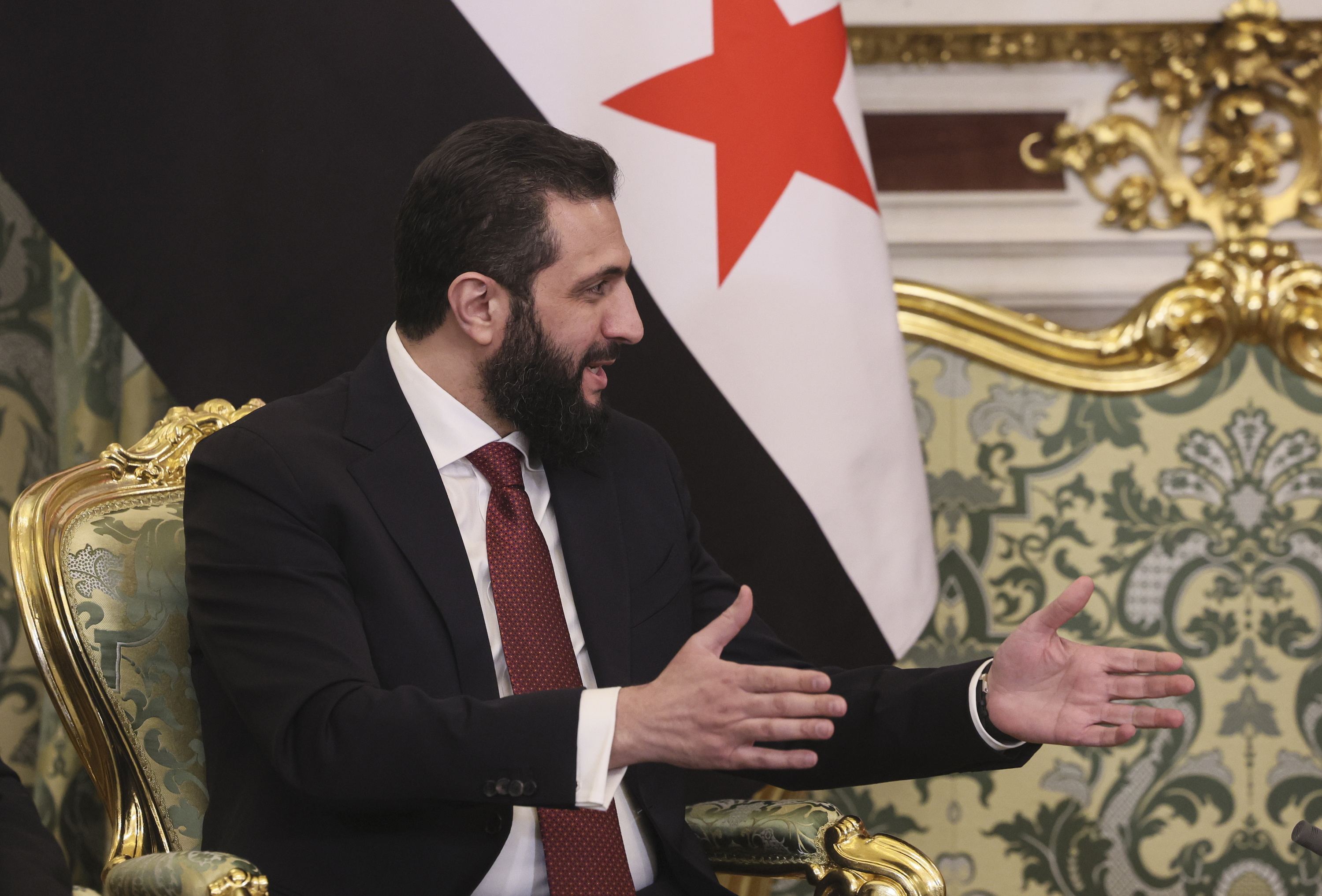 Ahmed Al-Xharaa Siriako presidentea asteazkenean, Vladimir Putinekin egindako bileran, Moskun. MAXIM SHIPENKOV / EFE