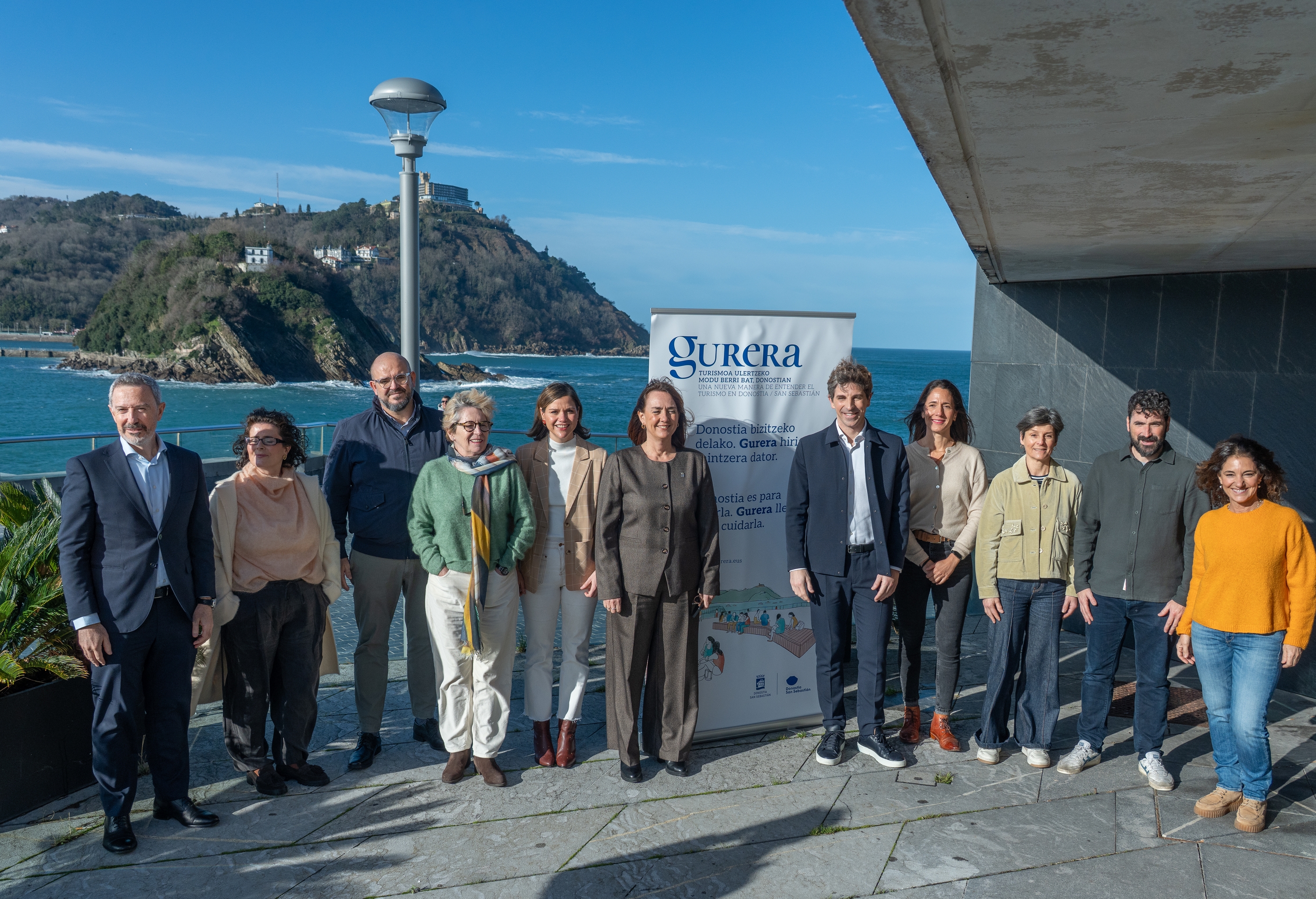Donostiako Udaleko ordezkariak, gaur goizean, Gurera programaren aurkezpenean. ANDONI CANELLADA / FOKU