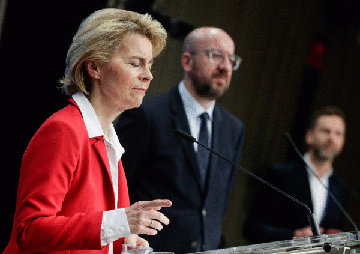 Ursula von der Leyen Europako Batzordeko presidentea eta Charles Michel Europako Kontseiluko presidentea. STEPHANIE LECOCQ (EFE)