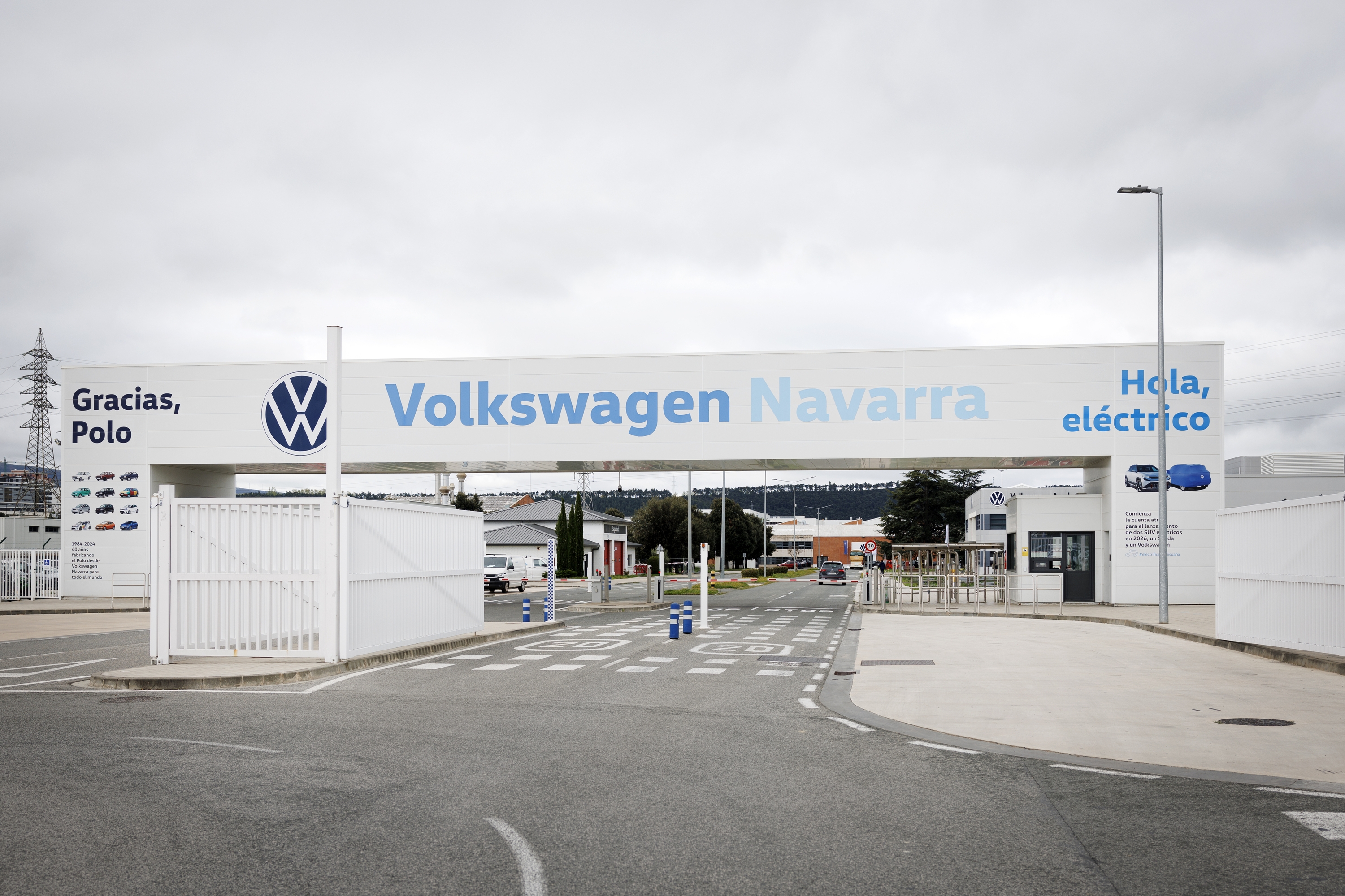 Nafarroako Volkswagen fabrikaren sarrera. VILLAR LOPEZ / EFE