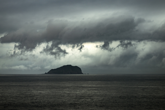 Stratus hodeiak behe mailako hodeiak dira, grisak eta horizontalak. Euri langarraren iragarleak izaten dira. Taiwangoa da argazkia. CLOUD ATLAS Stratus hodeiak behe mailako hodeiak dira, grisak eta horizontalak. Euri langarraren iragarleak izaten dira. Taiwangoa da argazkia. CLOUD ATLAS