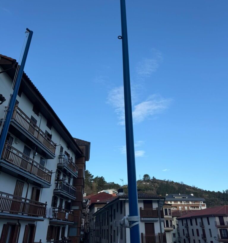 Ondarroako Udaletxea, Ikurrina gabe. ONDARROAKO UDALA