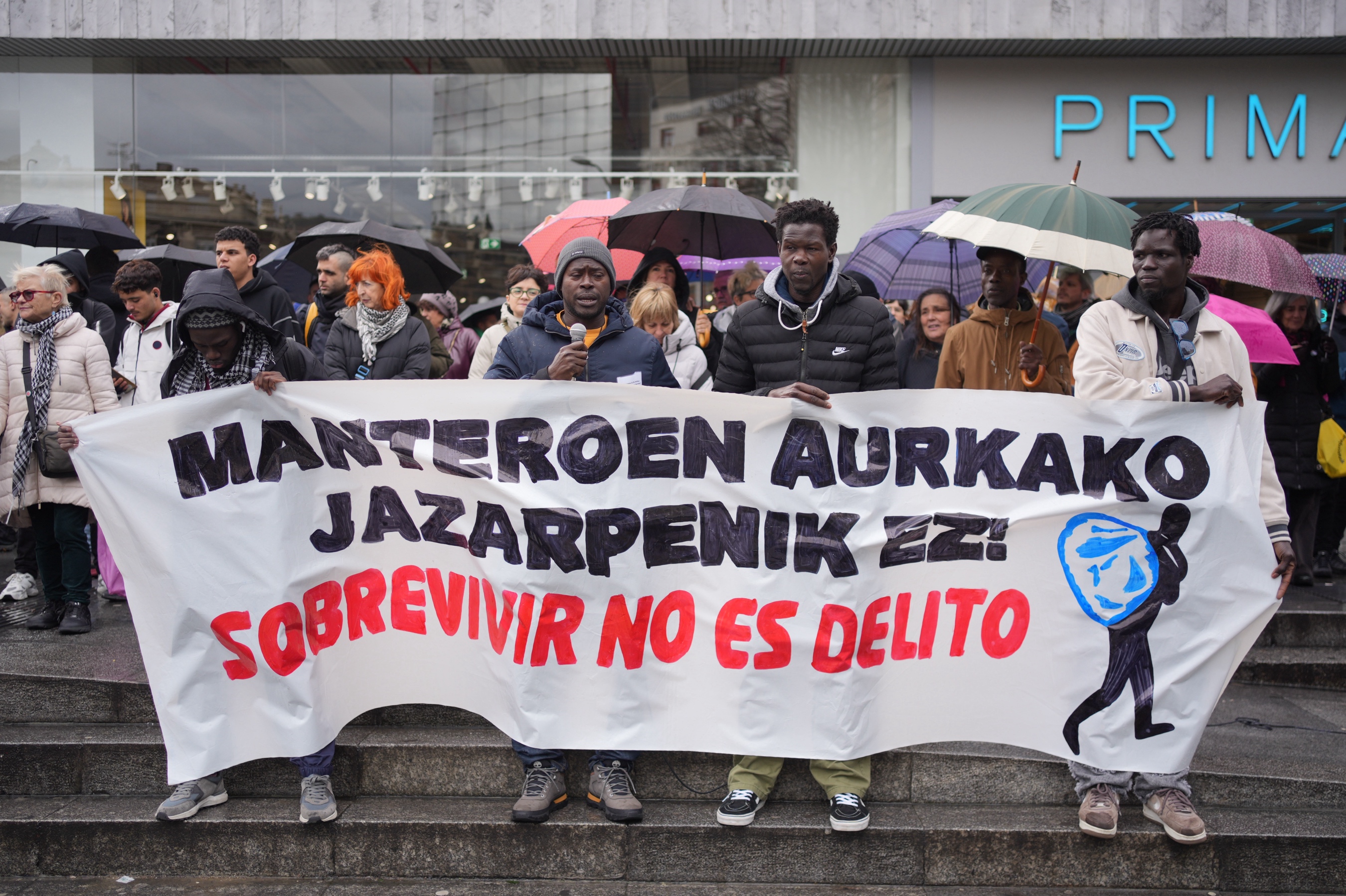 Plaza Biribilean egin dute protesta, gaur eguerdian. FOKU