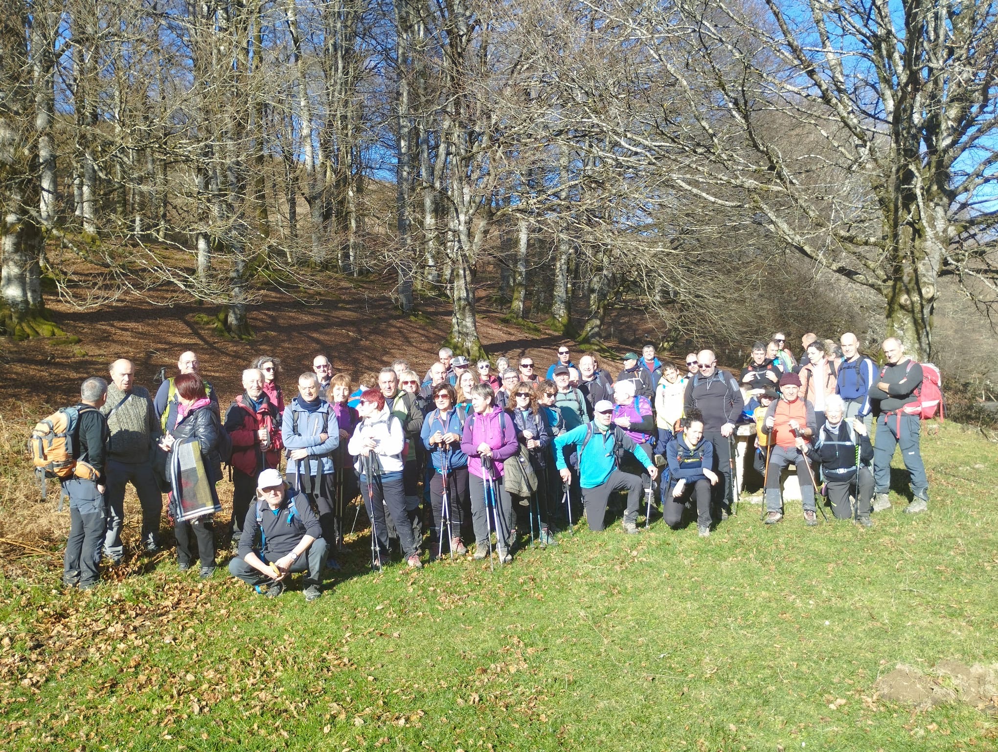 Sakanako Mendizaleak taldeko kideak, iazko abenduan, Saigots eta Sorogain artean egindako ibilbidean. SAKANAKO MENDIZALEAK