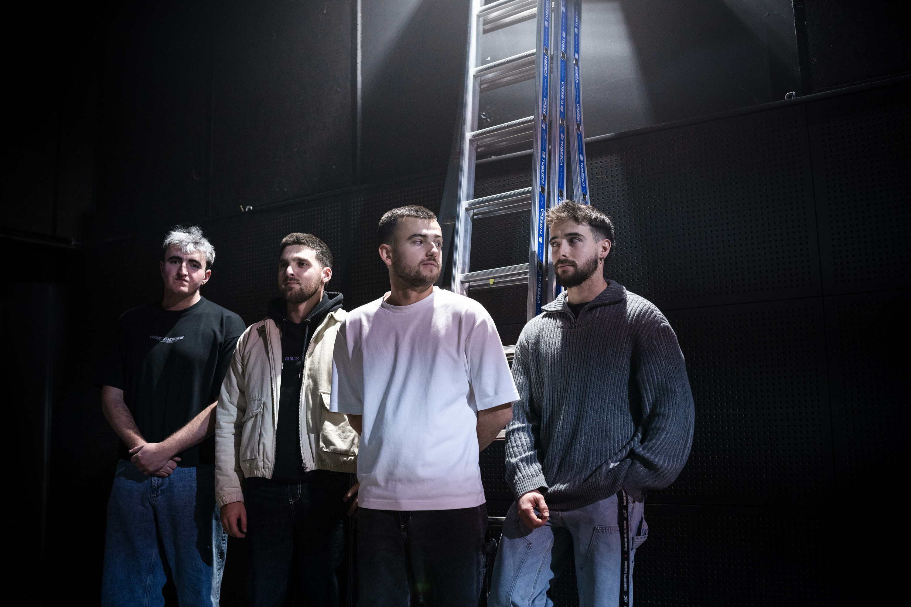 Maskak taldeko kideak, Miarritzeko Atabal aretoan. NAHIA GARAT