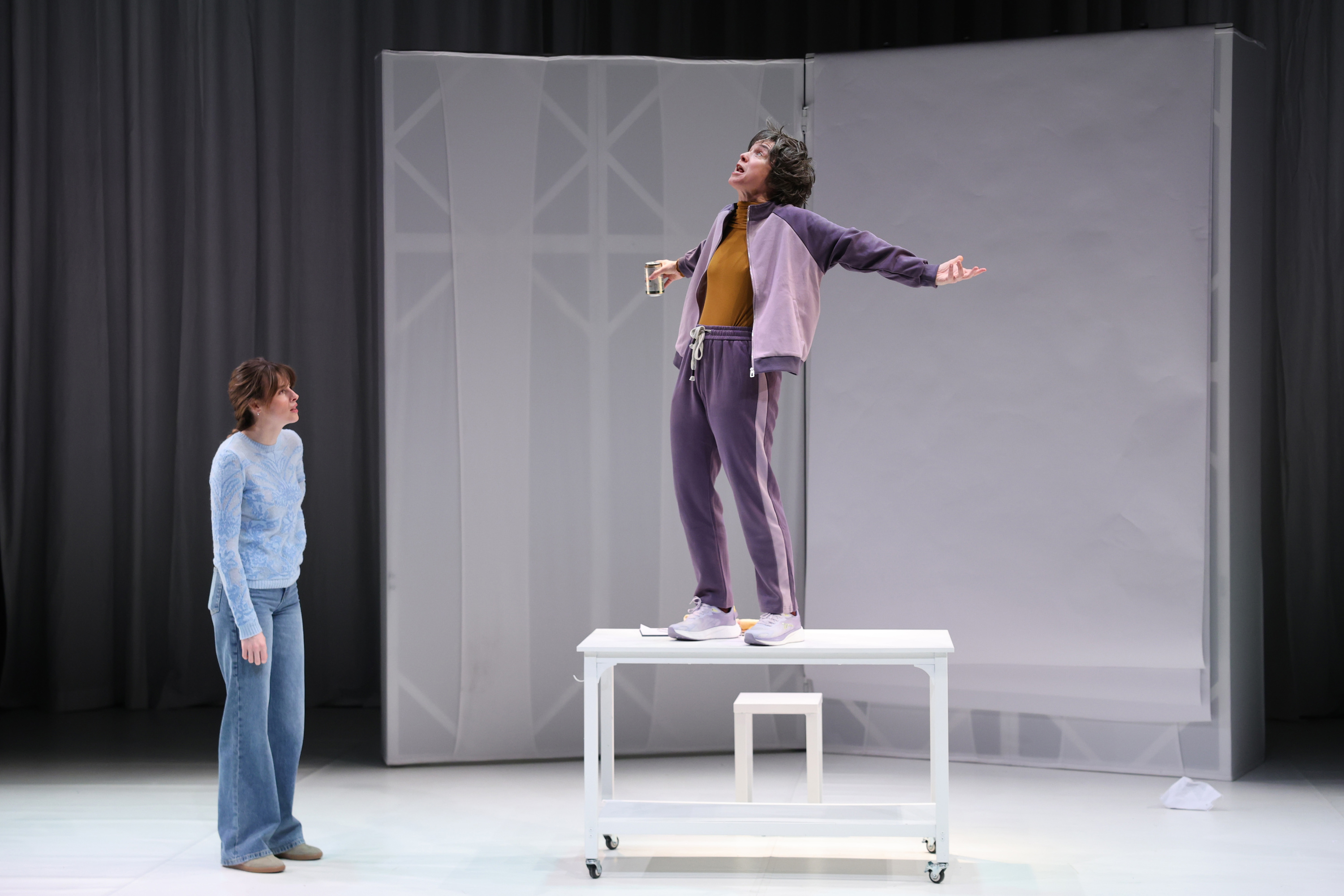 Nerea Mazo eta Miren Gaztañaga, 'Kandida' antzezlanaren entsegu batean. OSKAR MATXIN EDESA / FOKU