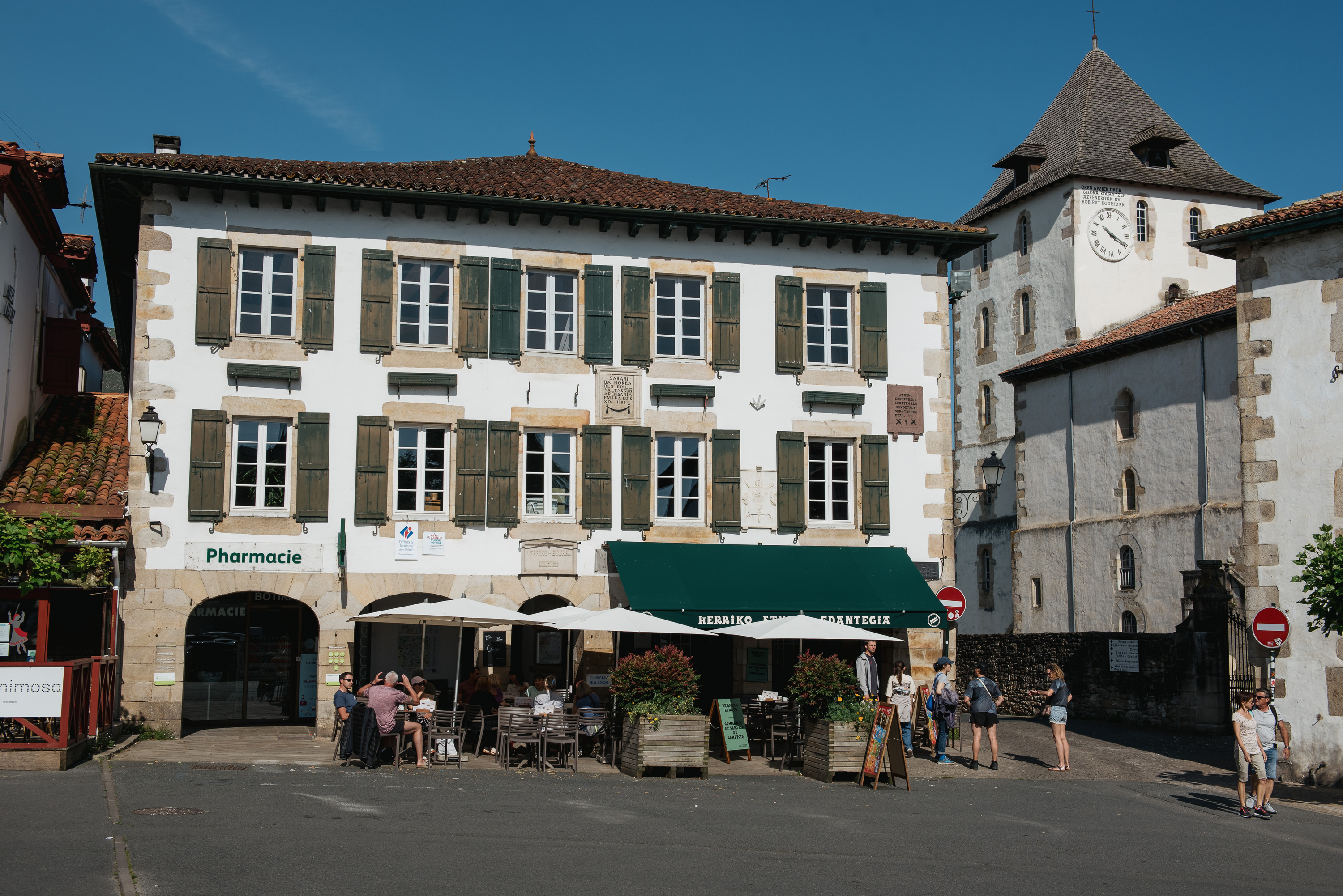 Sarako Herriko Etxea eta azpiko ostatua, artxiboko irudi batean. GUILLAUME FAUVEAU