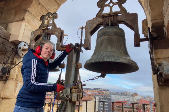 (ID_17703868456625) (/Aitor Loizaga) Aitor Loizaga kanpai jolea, Bilboko Gizakunde elizan