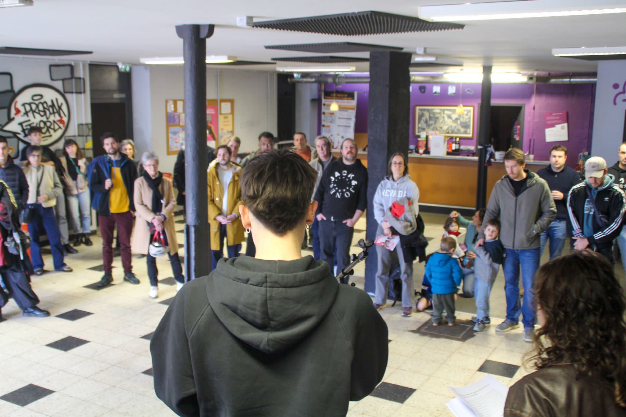 Zizpa gaztetxearen hamargarren urteurrenaren karietara antolaturiko ekitaldia, Baionan. ZIZPA GAZTETXEA