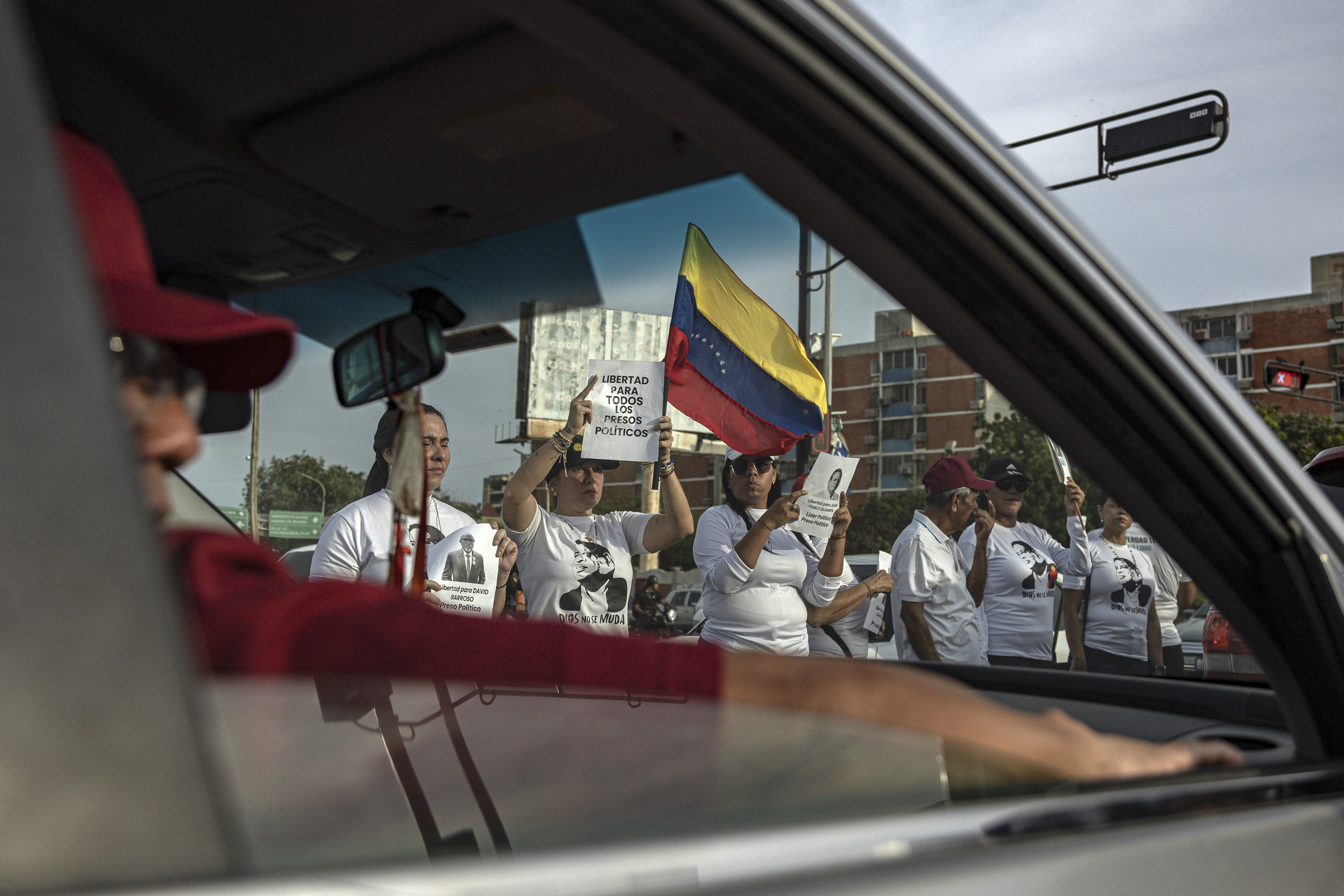 Presoak askatu ditzatela exijitzeko manifestazio bat, atzo, Macaraibon. HENRY CHIRINOS / EFE