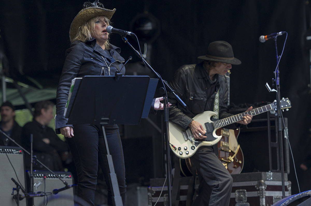 Lucinda Williams musikari estatubatuarra zen jotzekoa jaialdian. JUANAN RUIZ  FOKU