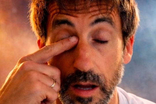 'Zerbait sartu zait begian' antzezlana.