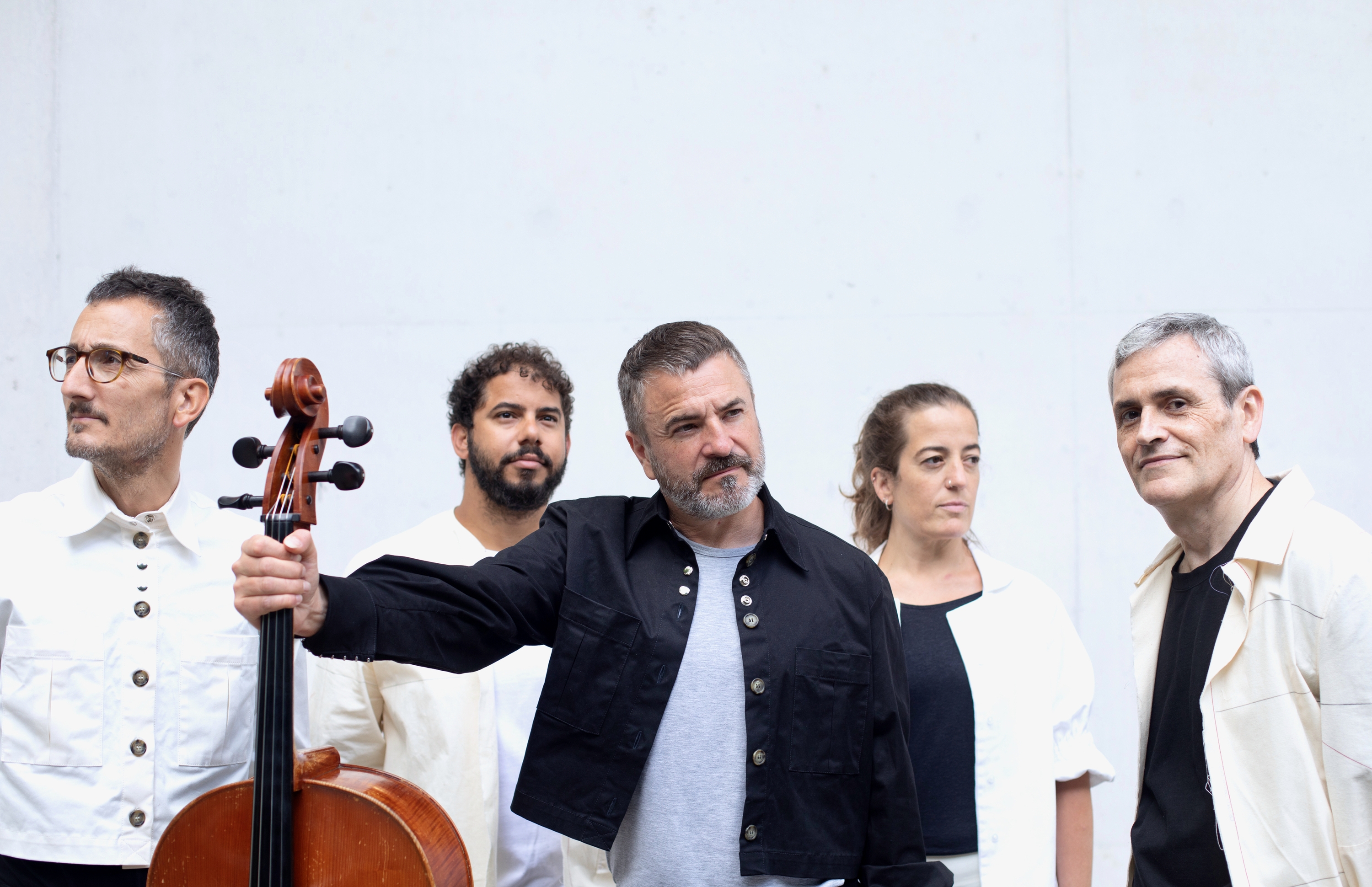 Eñaut Elorrieta eta Alos Quartet taldea. AHOTS KORDAK-EK UTZIA