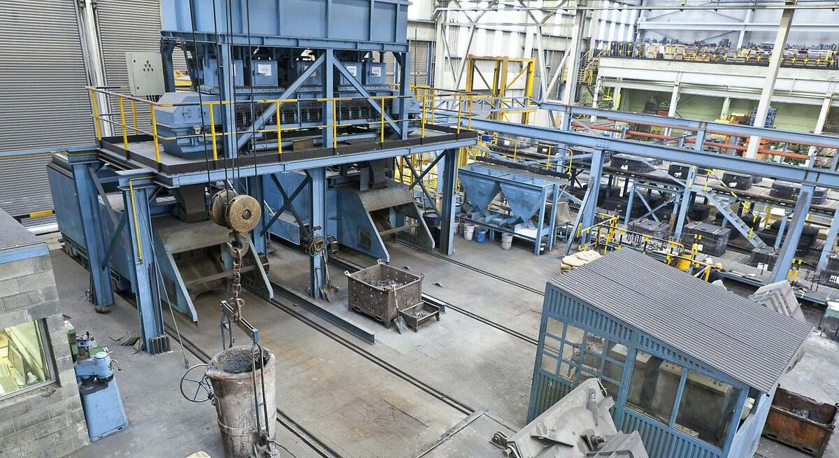 Metal Groupen plantetako bat. METAL GROUP