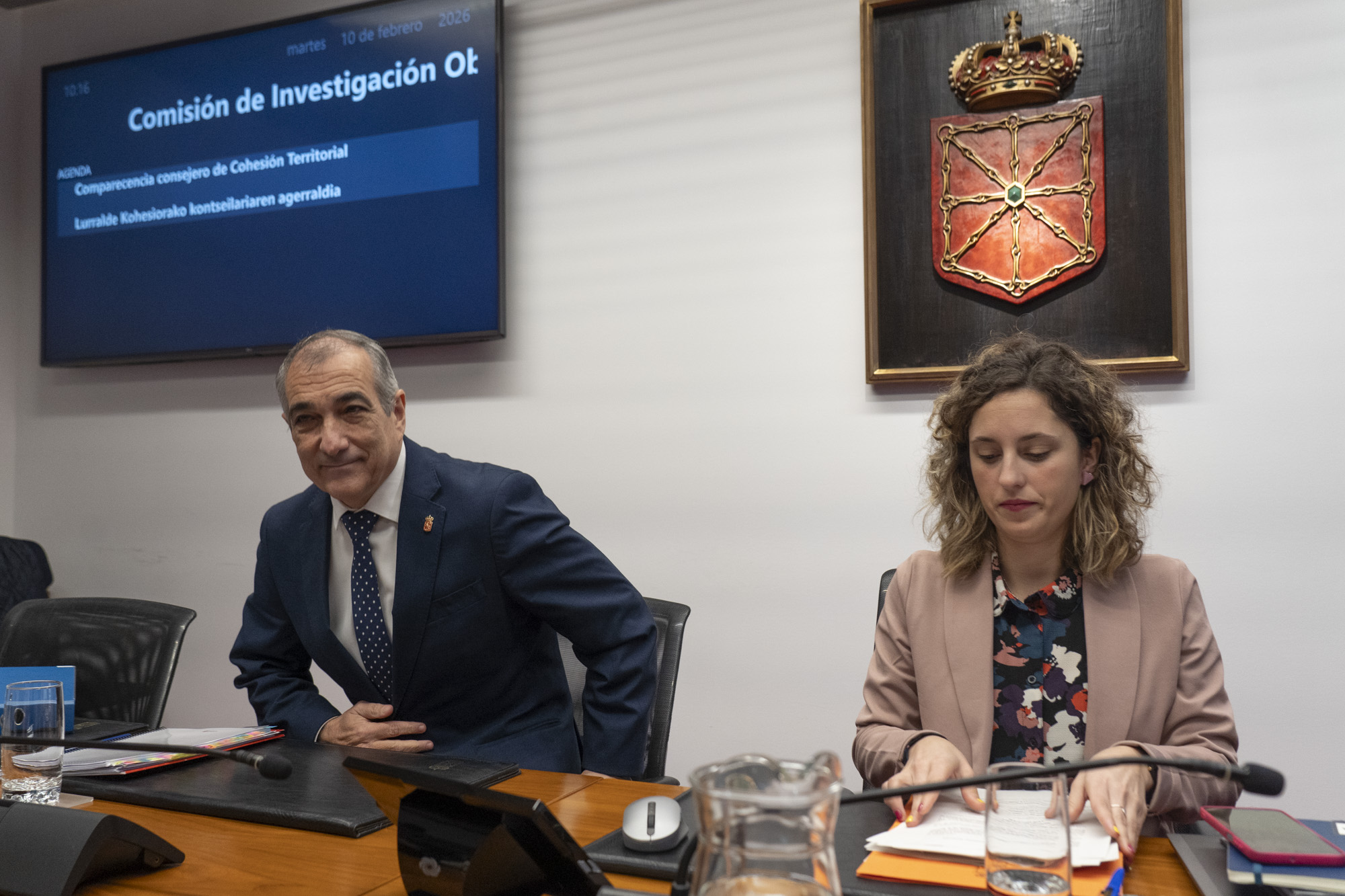 Oscar Txibite Lurralde Kohesioko kontseilaria eta Irati Jimenez ikerketa batzordeko burua. IÑIGO URIZ / FOKU