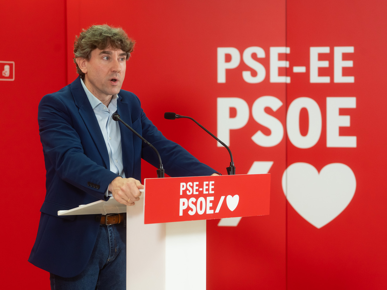 Eneko Andueza PSE-EEko idazkari nagusia, gaurko prentsaurrekoan. AMAYA DIAZ EMPARANZA