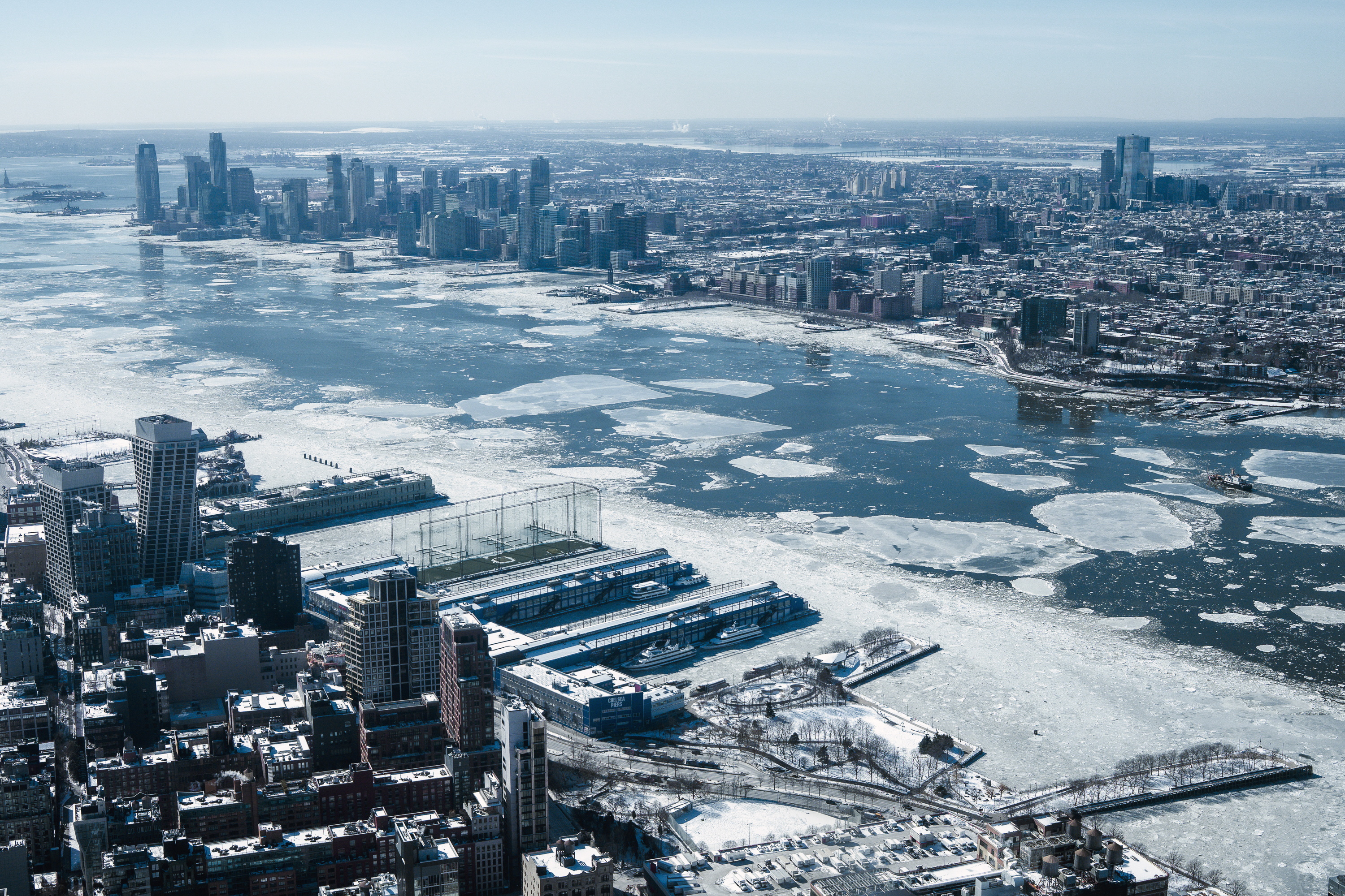 New Yorkeko portua, atzo, izoztuta. OLGA FEDOROVA / EFE