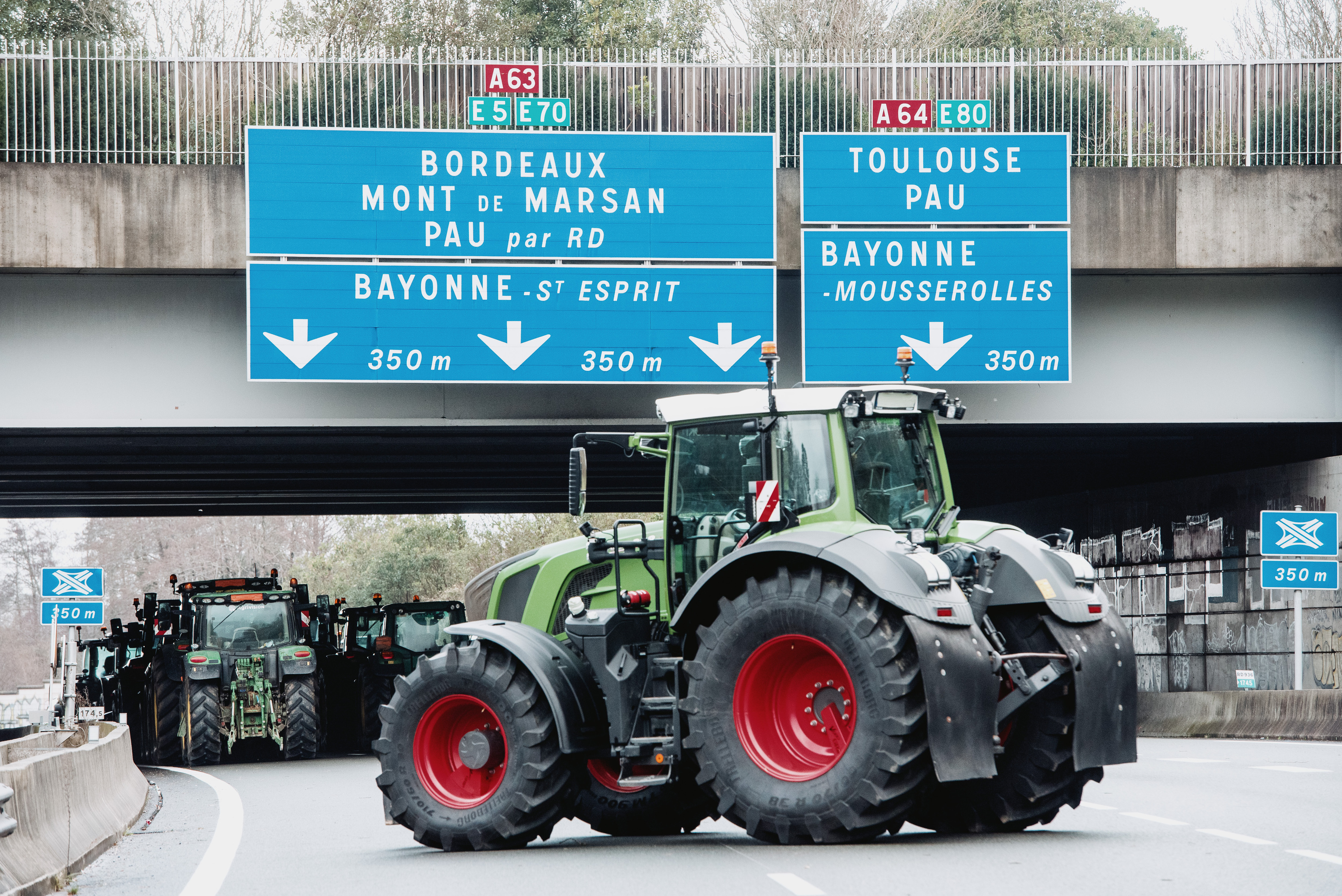 Laborariek autobidea blokeatu zutenekoa, artxiboko irudi batean. GUILLAUME FAUVEAU