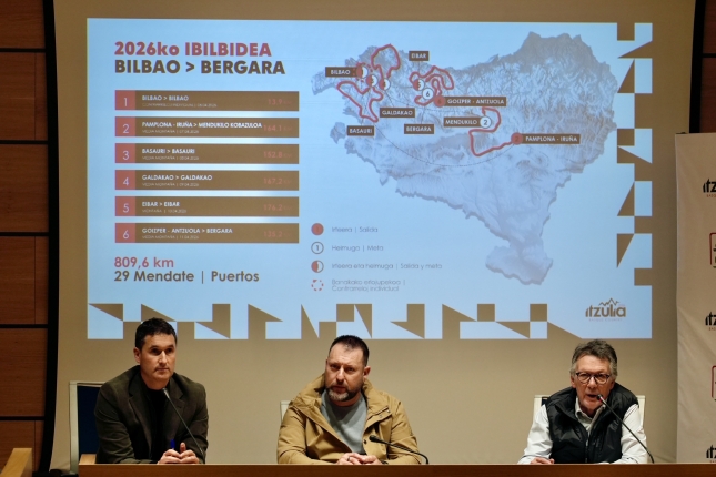 Euskal Herriko Itzuliaren aurkezpena, gaur, Eibarren. ANDONI CANELLADA / FOKU