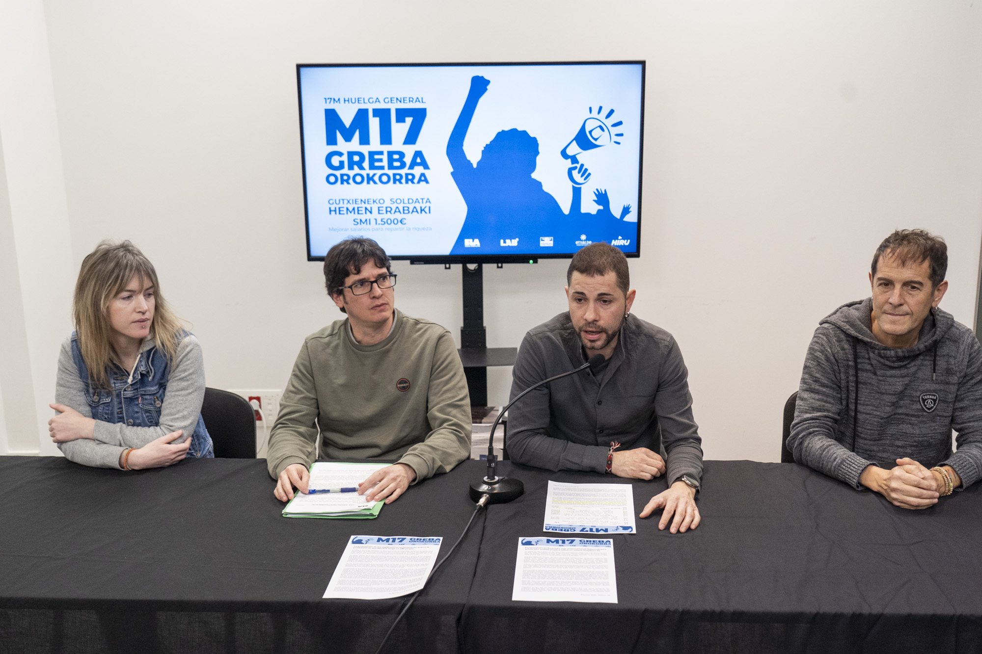 ELA, LAB, ESK, Steilas, Hiru eta Etxaldeko ordezkariak, Iruñean, gaur. IÑIGO URIZ / FOKU