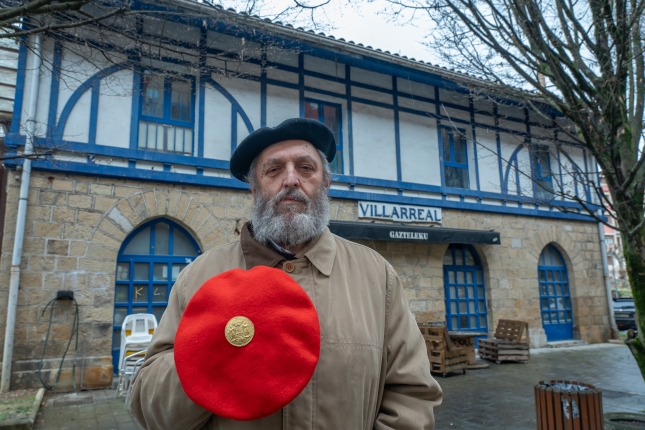 Inazio Galdona, Urretxuko geltokia izandakoaren aurrean. ANDONI CANELLADA / FOKU