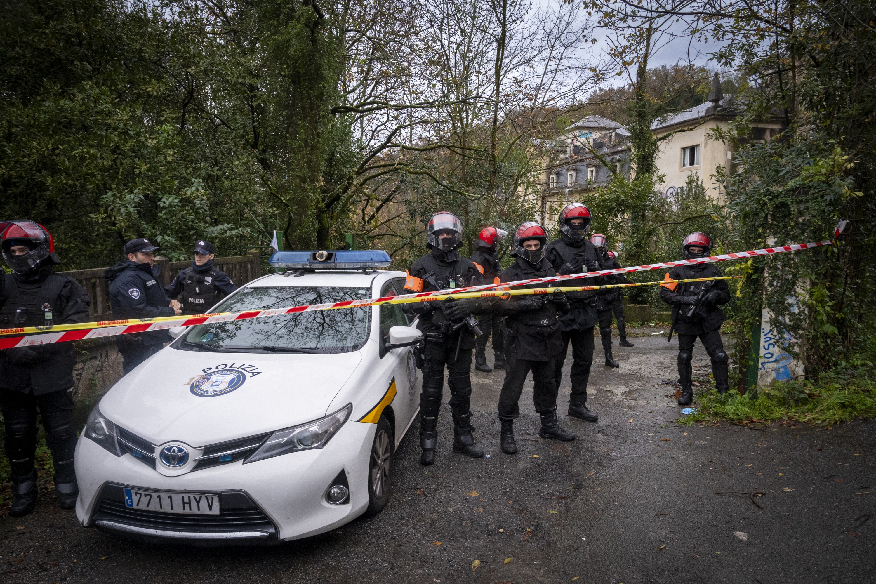 Ertzaintza eta Udaltzaingoa Donostian, artxiboko irudi batean. GORKA RUBIO / FOKU