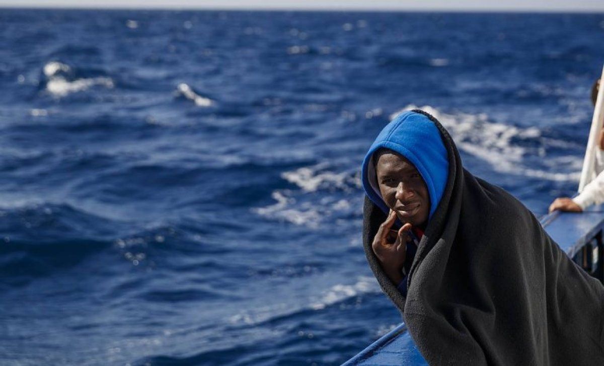 MIgratzaile bat 'Aita Mari' ontzian, artxiboko argazki batean. PABLO GARCIA