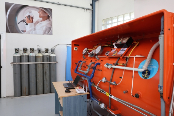 Kamera hiperbarikoa. EAEko bakarrenetakoa da; bestea Donostian dago. OSKAR MATXIN EDESA / FOKU
