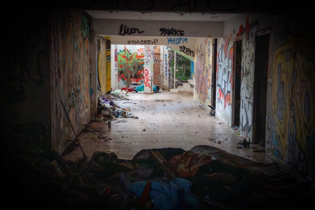 (ID_15791648)Negu Gorriak kolektiboak deituta, hainbat lagunek auzolana egin dute Agustinarren konbentu zaharrean, Iruñean. AITOR KARASATORRE / FOKU