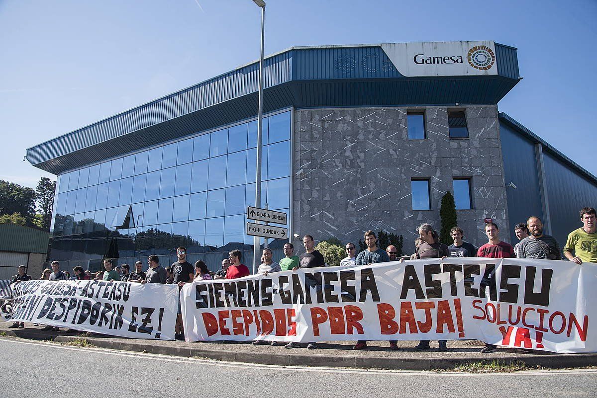 Protesta bat Asteasuko Siemens Gamesa enpresan. ANDONI CANELLADA / FOKU