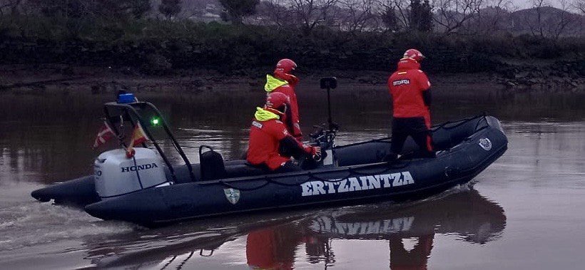 Ertzaintza desagertutako gizonaren bila, gaur, Bidasoa ibaian. SOS DEIAK