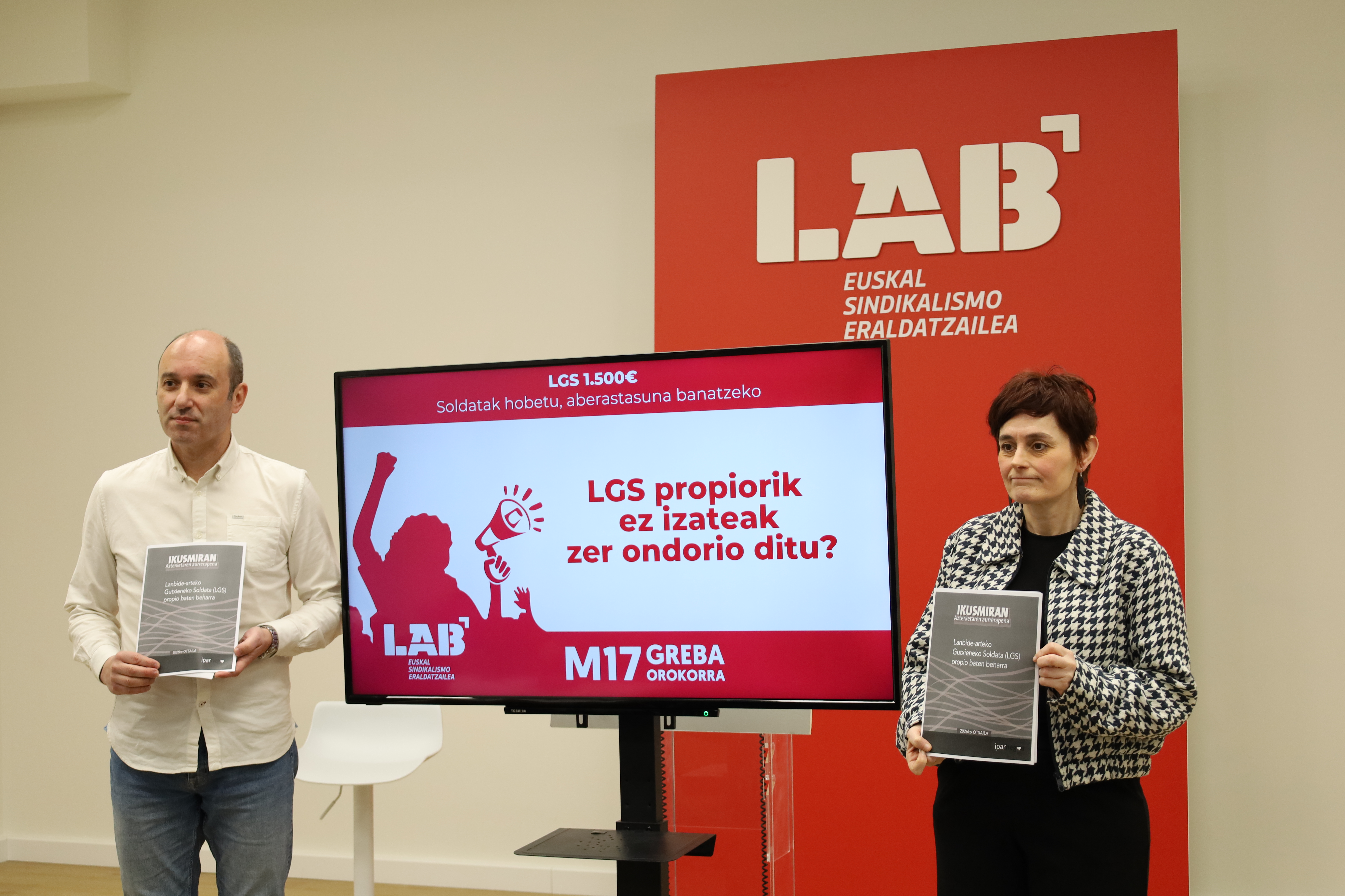 Jagoba Zulueta eta Garbiñe Aranburu, gaur, Bilbon. LAB