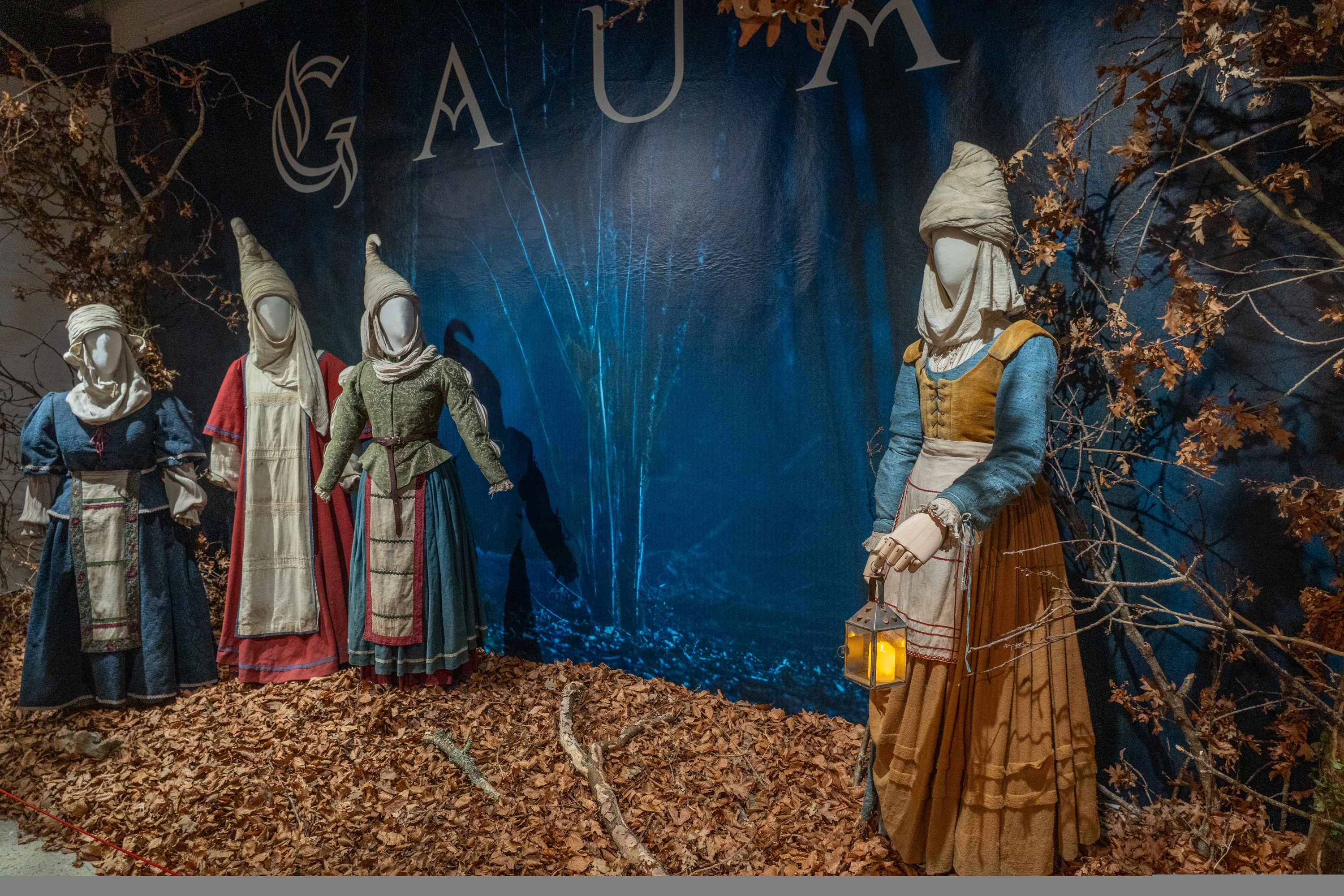 Nerea Torrijosek 'Gaua' filmerako egindako jantziak. ANDONI CANELLADA / FOKU