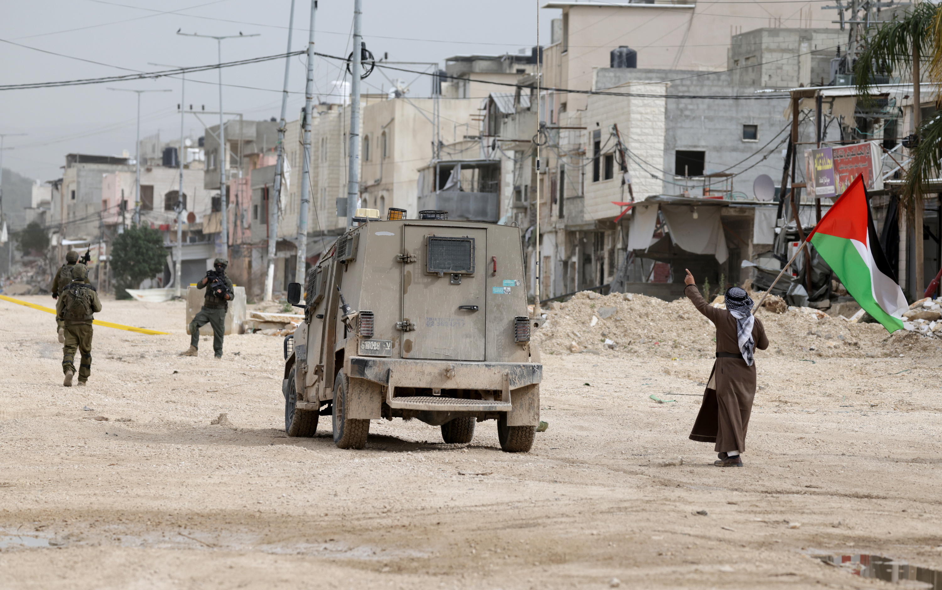 Israelgo tropak Nur Shamseko errefuxiatuen kanpamentuan, Zisjordanian. ALAA BADARNEH / EFE