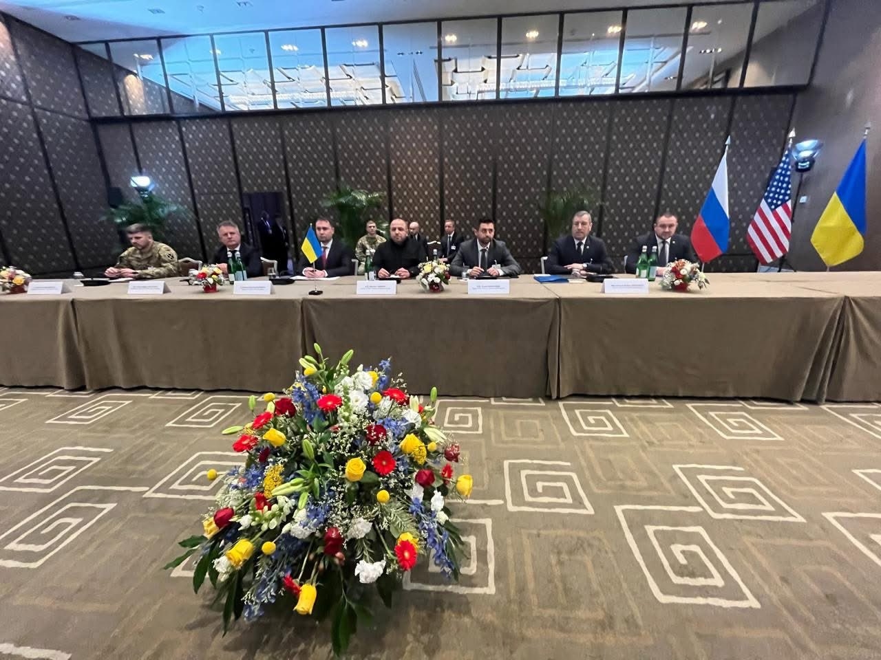 Ukrainako, Errusiako eta AEBetako ordezkariak gaur, Genevan. EFE