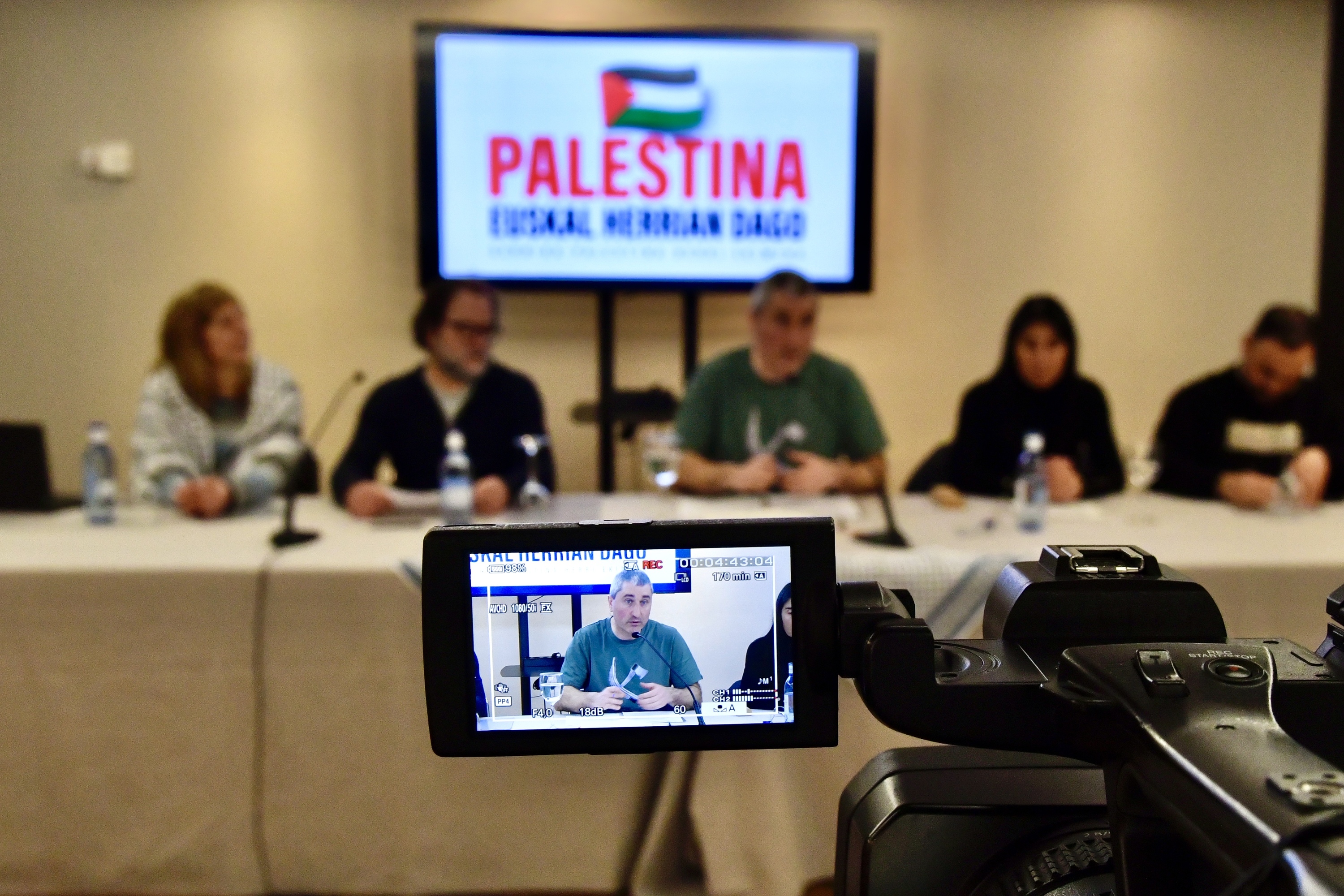 Gernika-Palestinaren prentsaurrekoa, gaur goizean, Bilbon. MIKEL MARTINEZ DE TRESPUENTES / FOKU