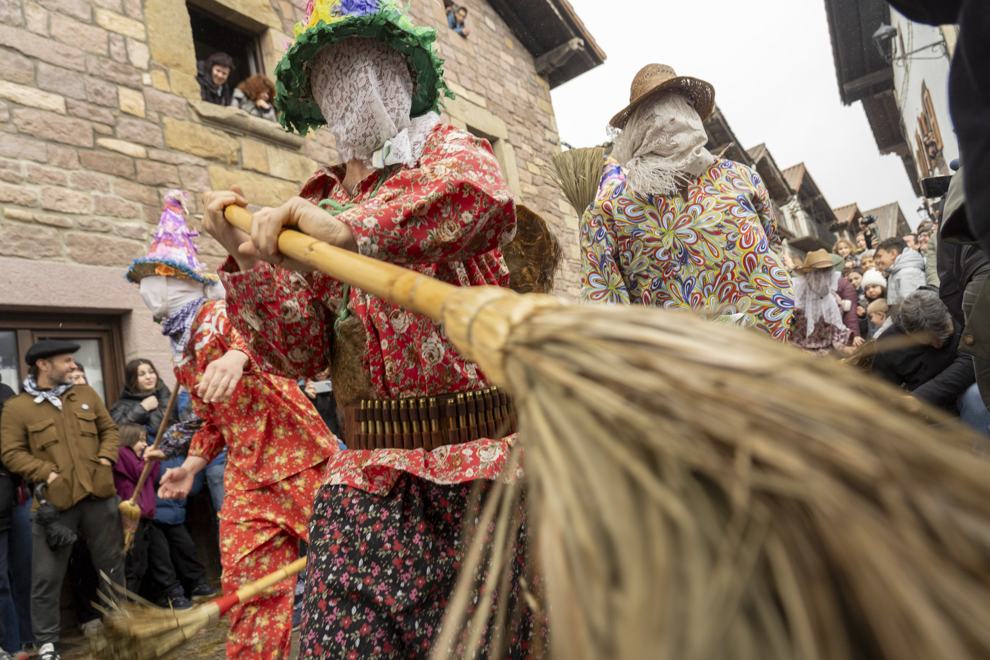 Lanzko inauterien kalejiran ateratzen diren txatxoak. IÑIGO URIZ / FOKU