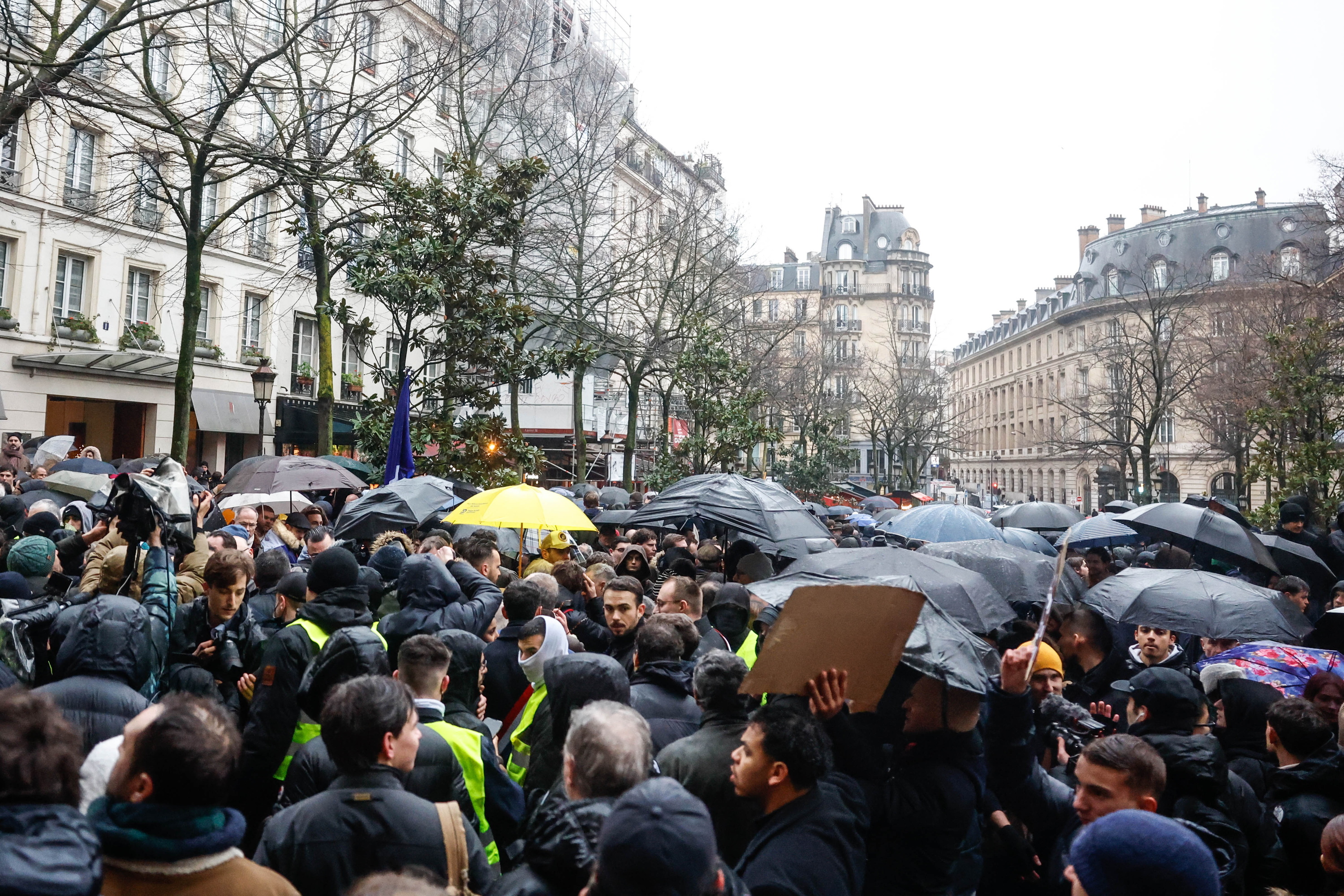 Deranqueren heriotza salatzeko elkarretaratzea, igandean, Parisen. MOHAMMED BADRA / EFE