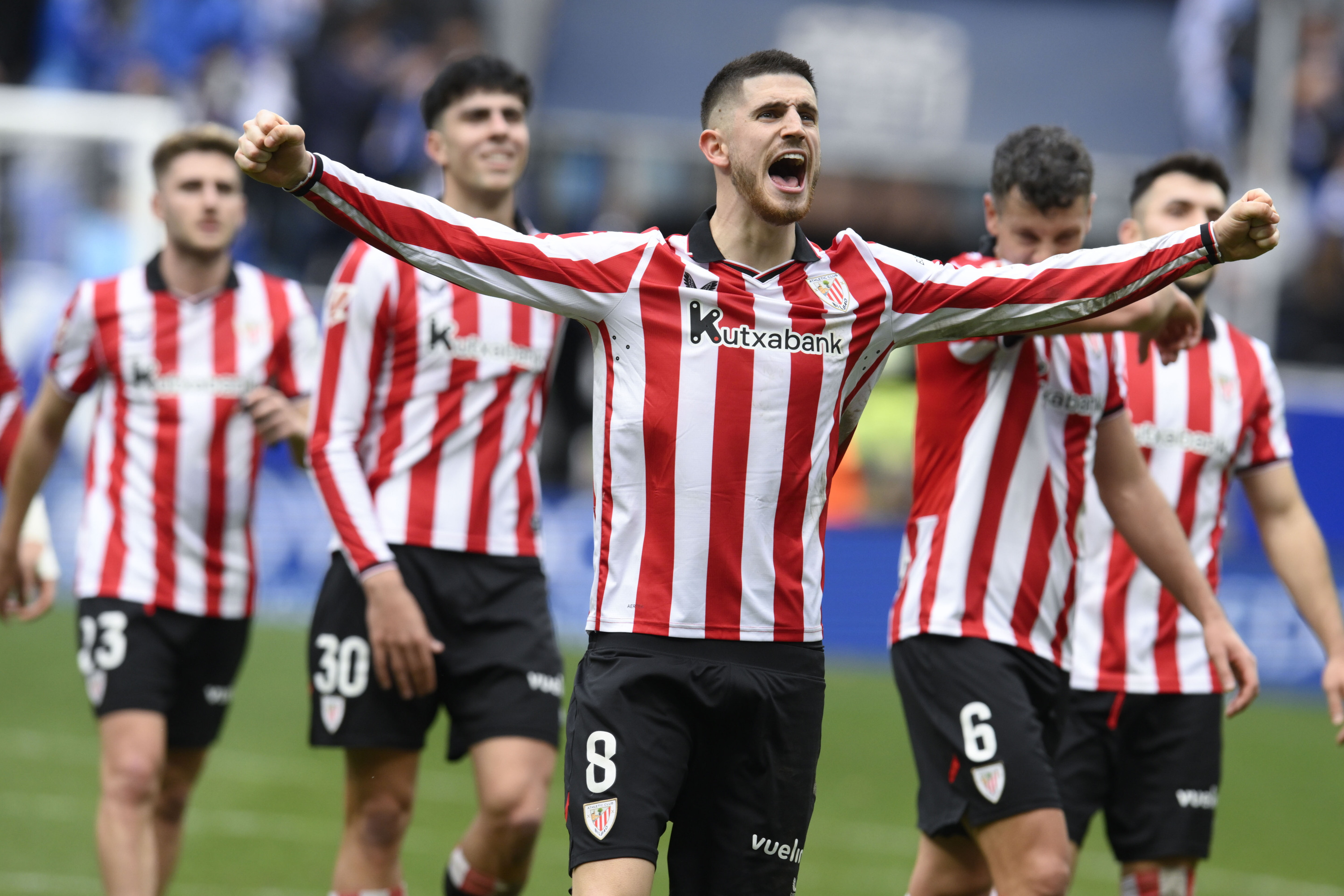 Oihan Sancet, Oviedori sartutako gola ospatzen. ELOY ALONSO / EFE