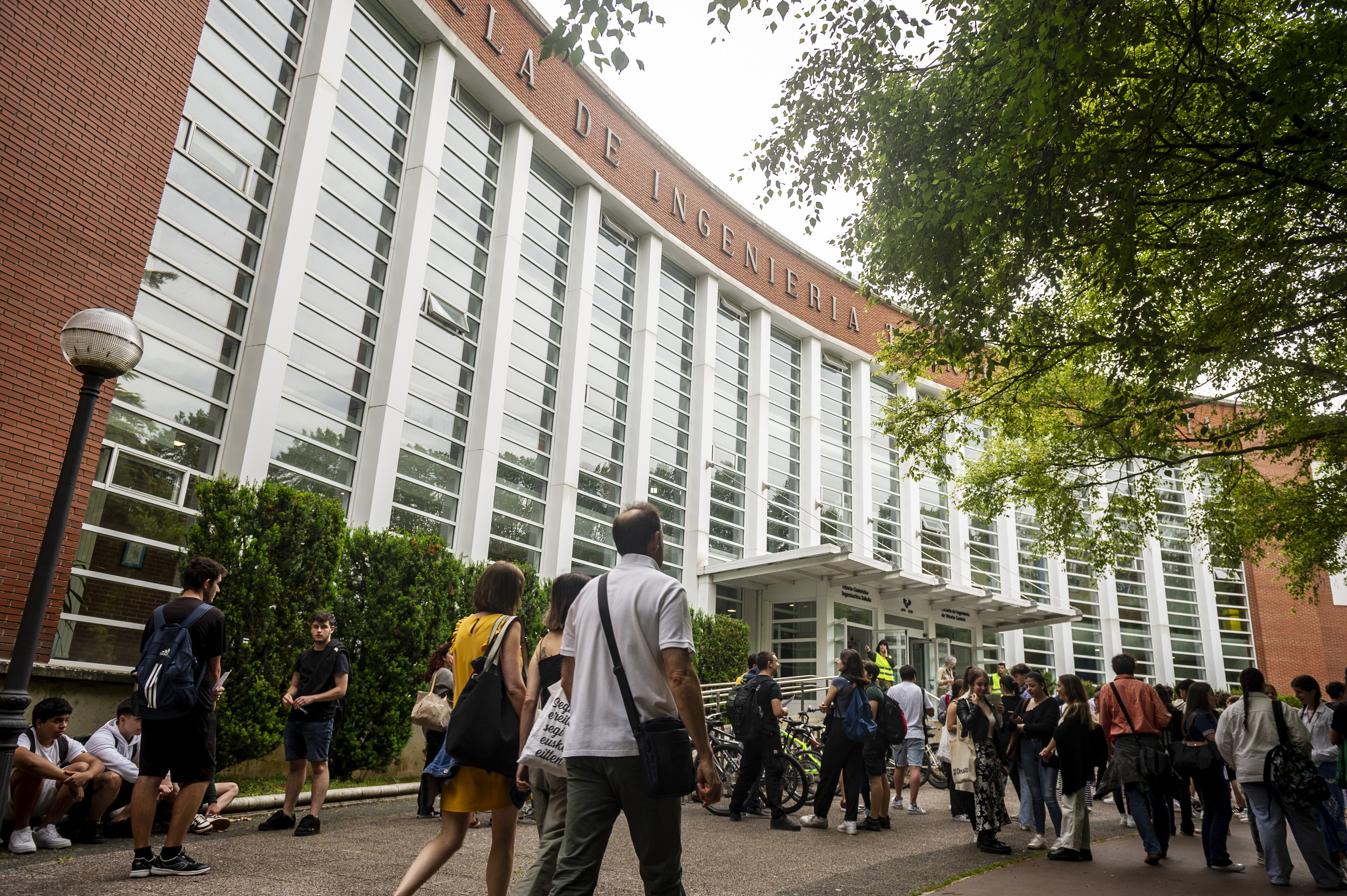 (ID_12916174) EHU EGOITZA - GASTEIZ